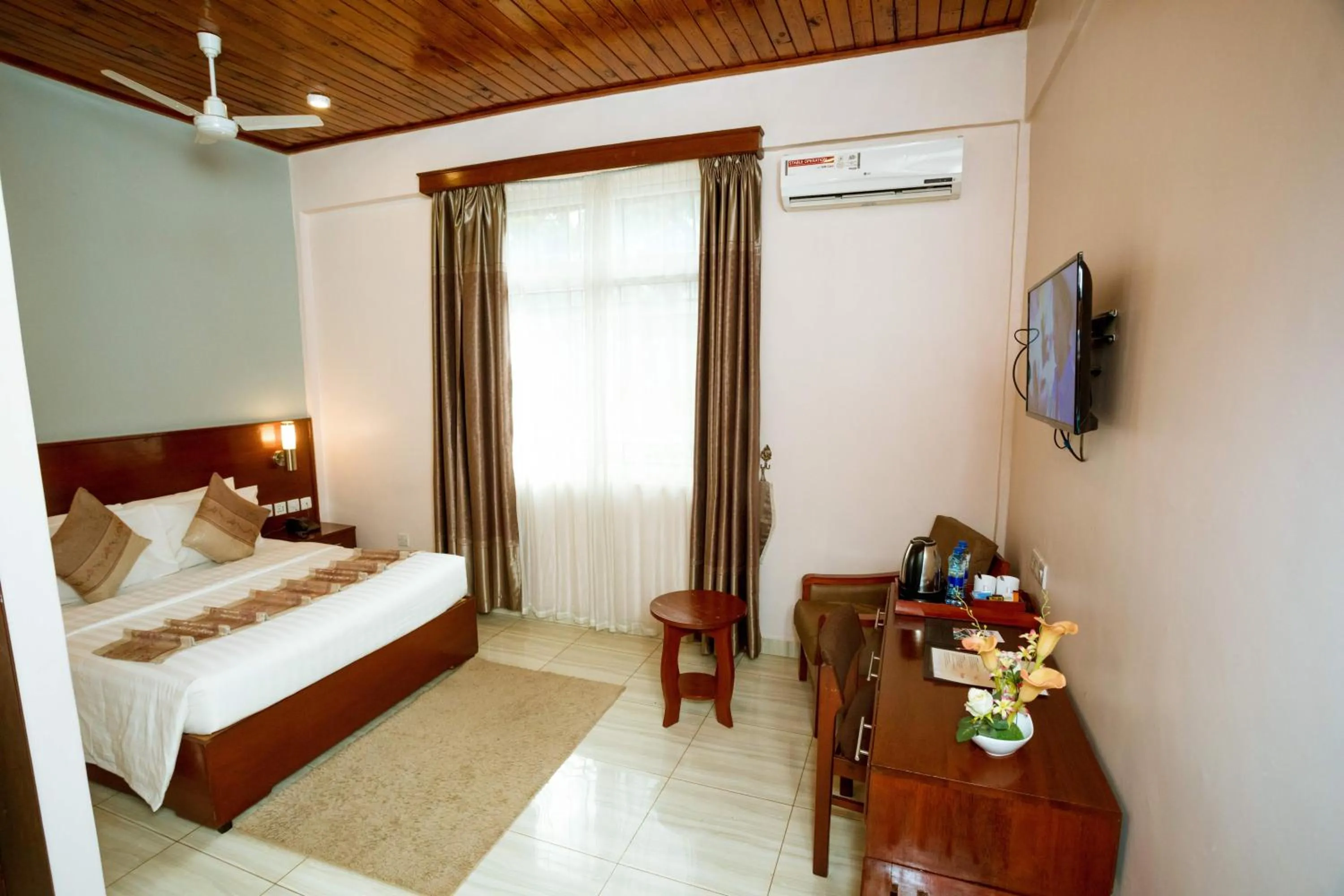 air conditioner, Bed in Keys Hotel