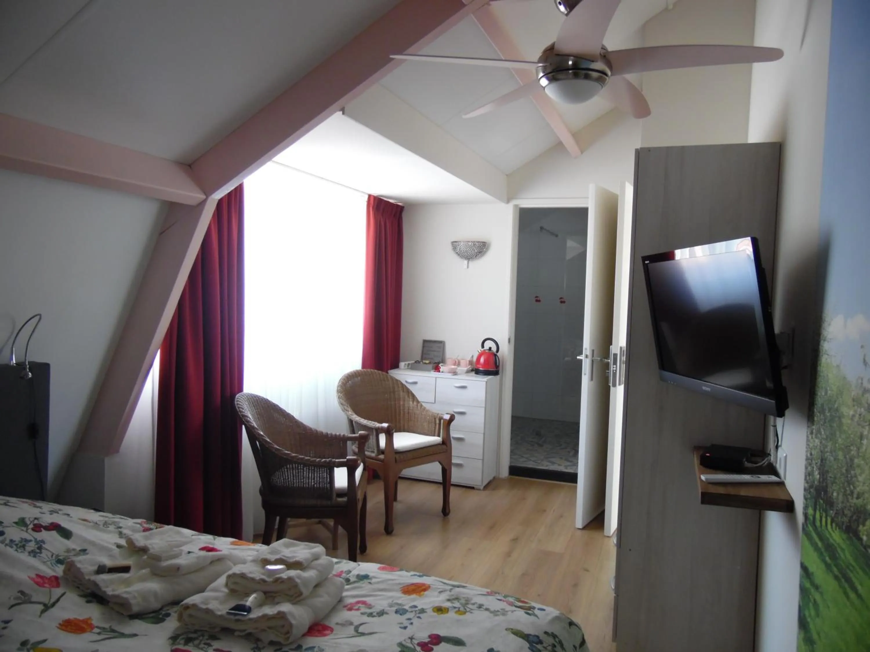 Photo of the whole room, Bed in Cozy Bed and Breakfast