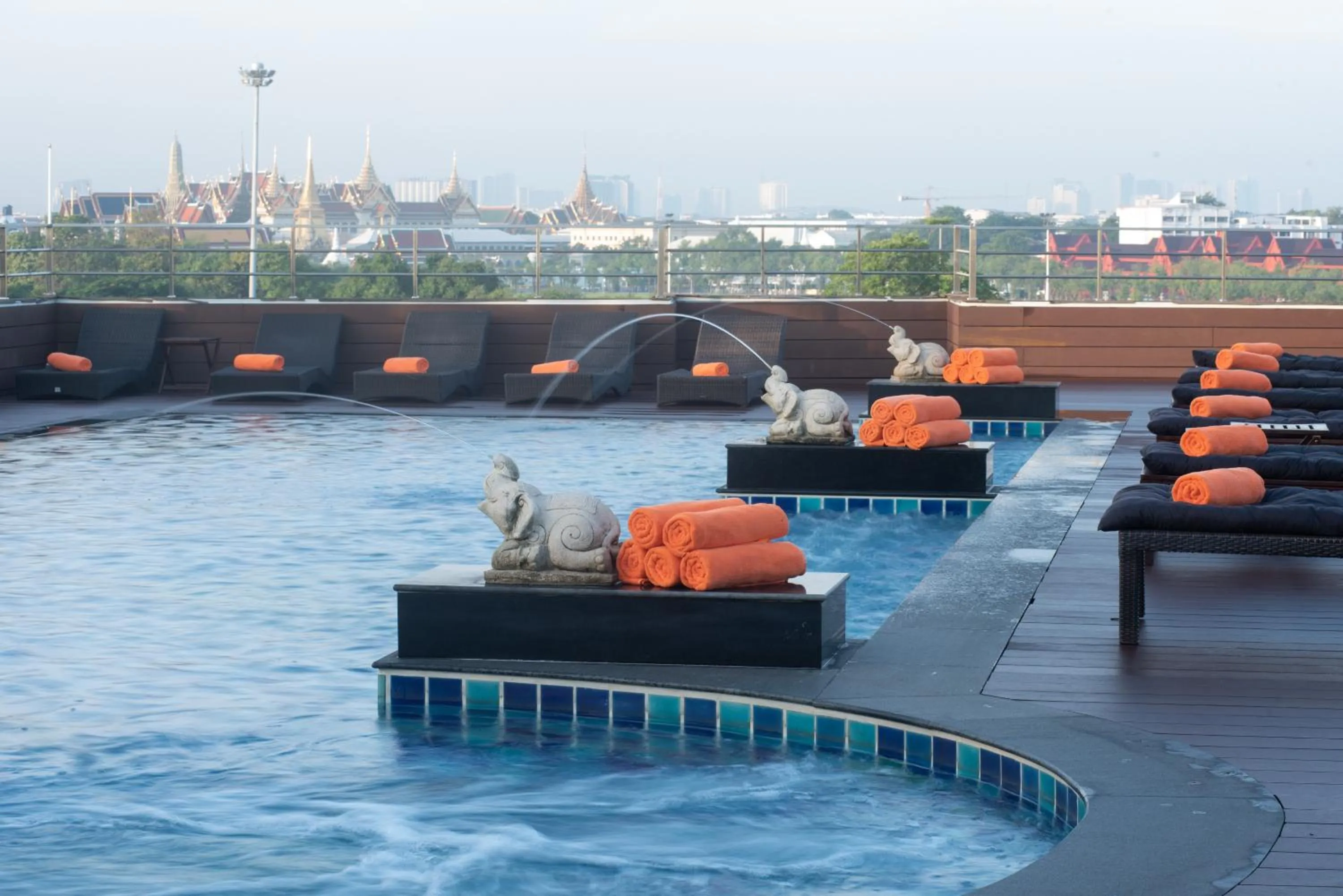 Swimming pool in Dang Derm In The Park Khaosan