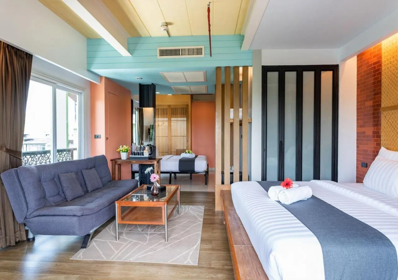 Seating area, Bed in Dang Derm In The Park Khaosan