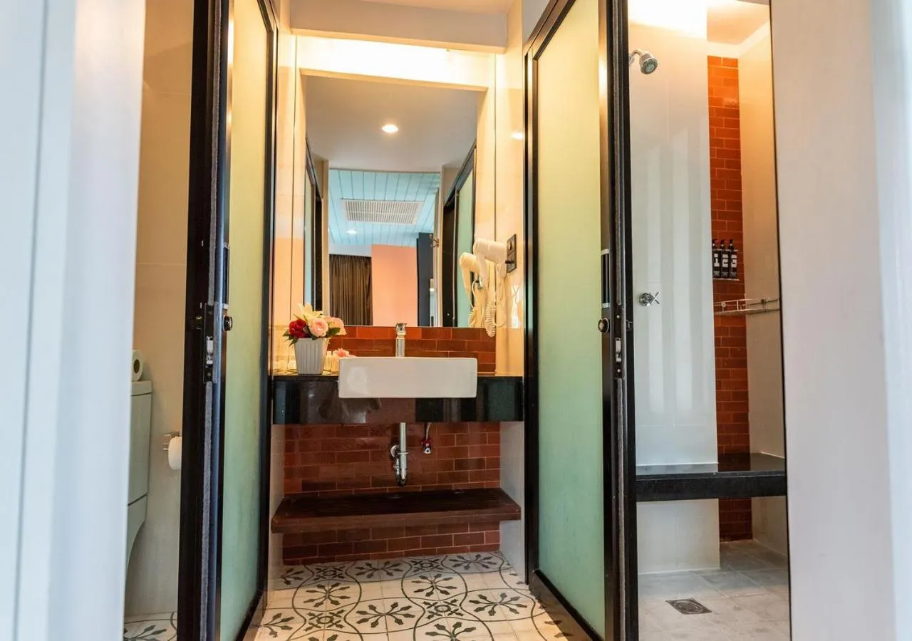 Bathroom in Dang Derm In The Park Khaosan