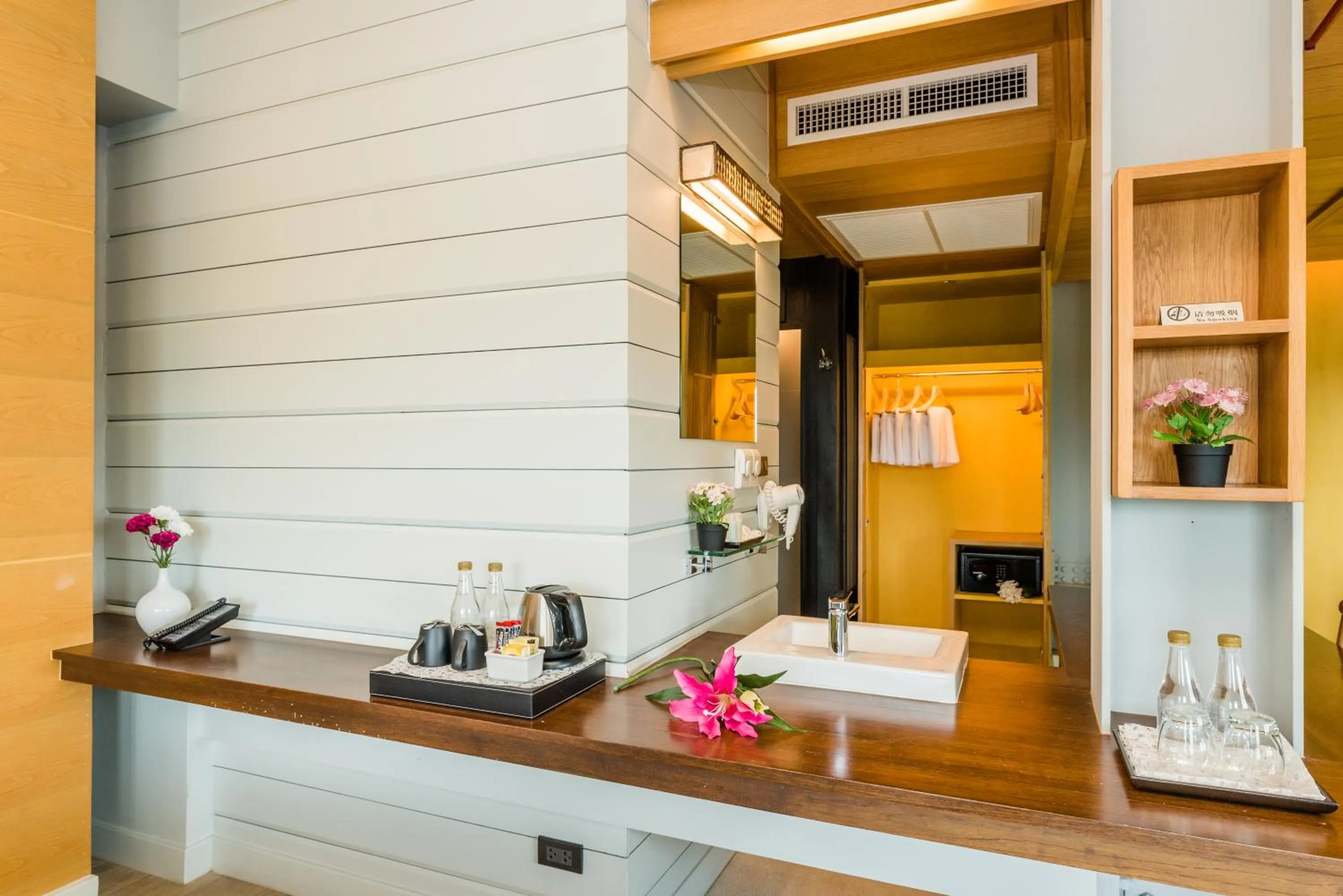 Area and facilities in Dang Derm In The Park Khaosan