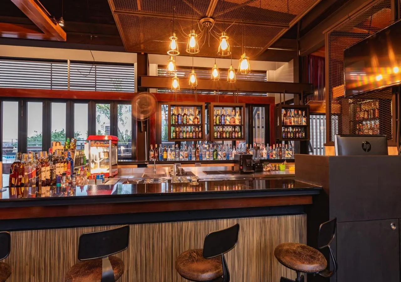 Lounge or bar in Dang Derm In The Park Khaosan