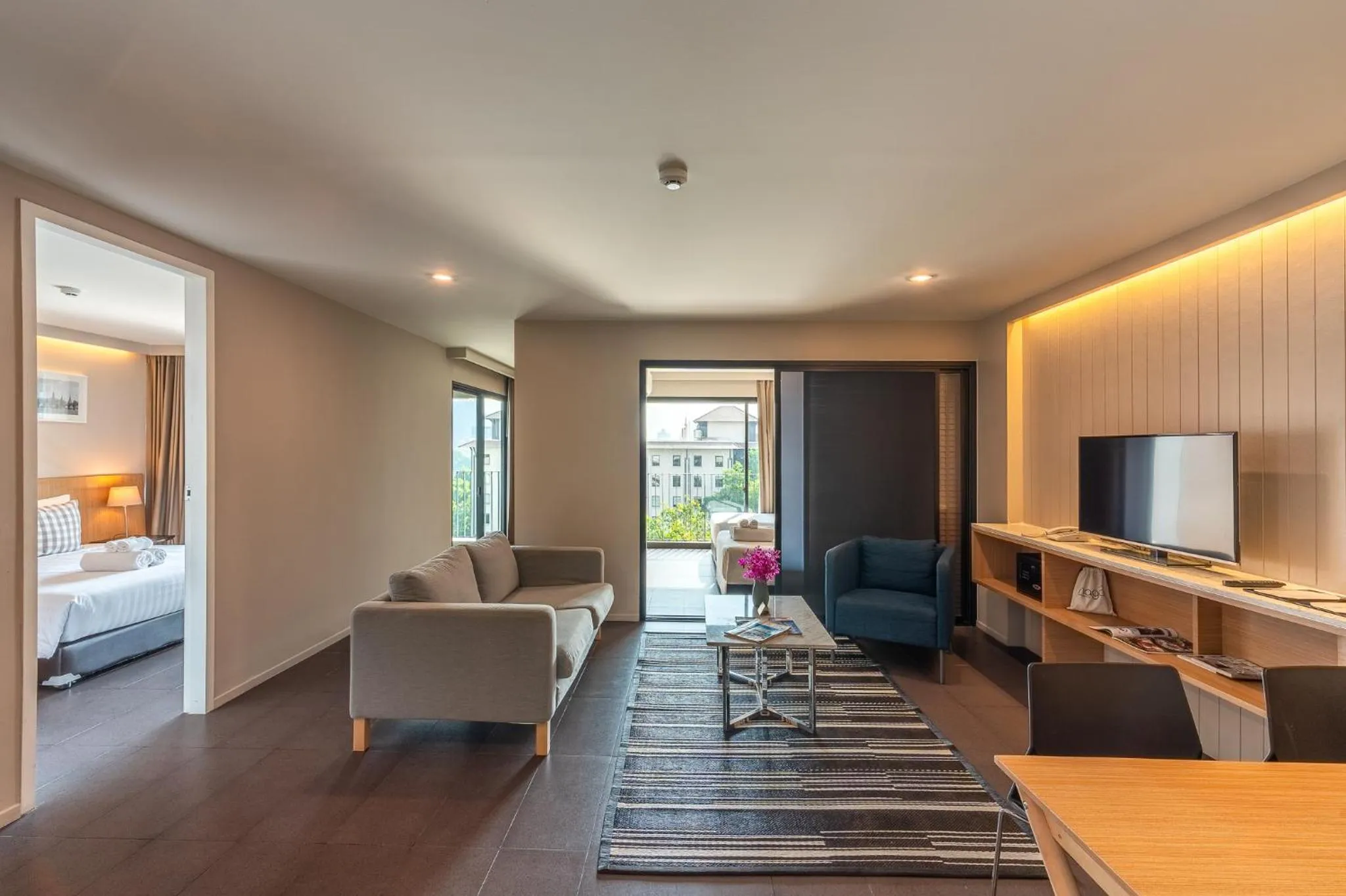 Communal lounge/ TV room, Bed in Naga Residence