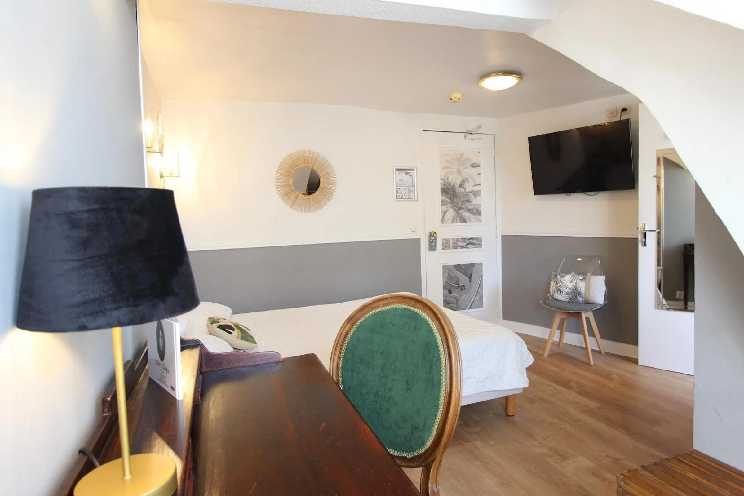 Bedroom in Hôtel Chopin