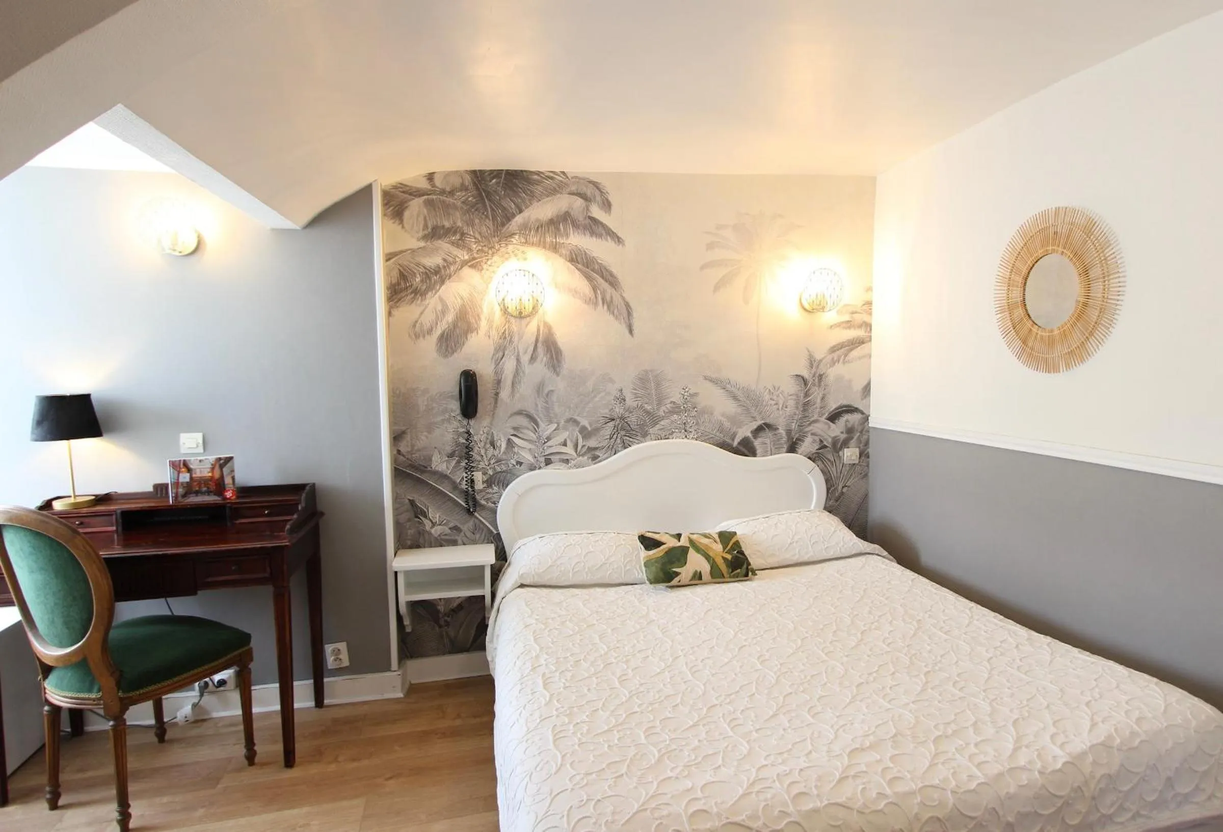 Bedroom, Bed in Hôtel Chopin