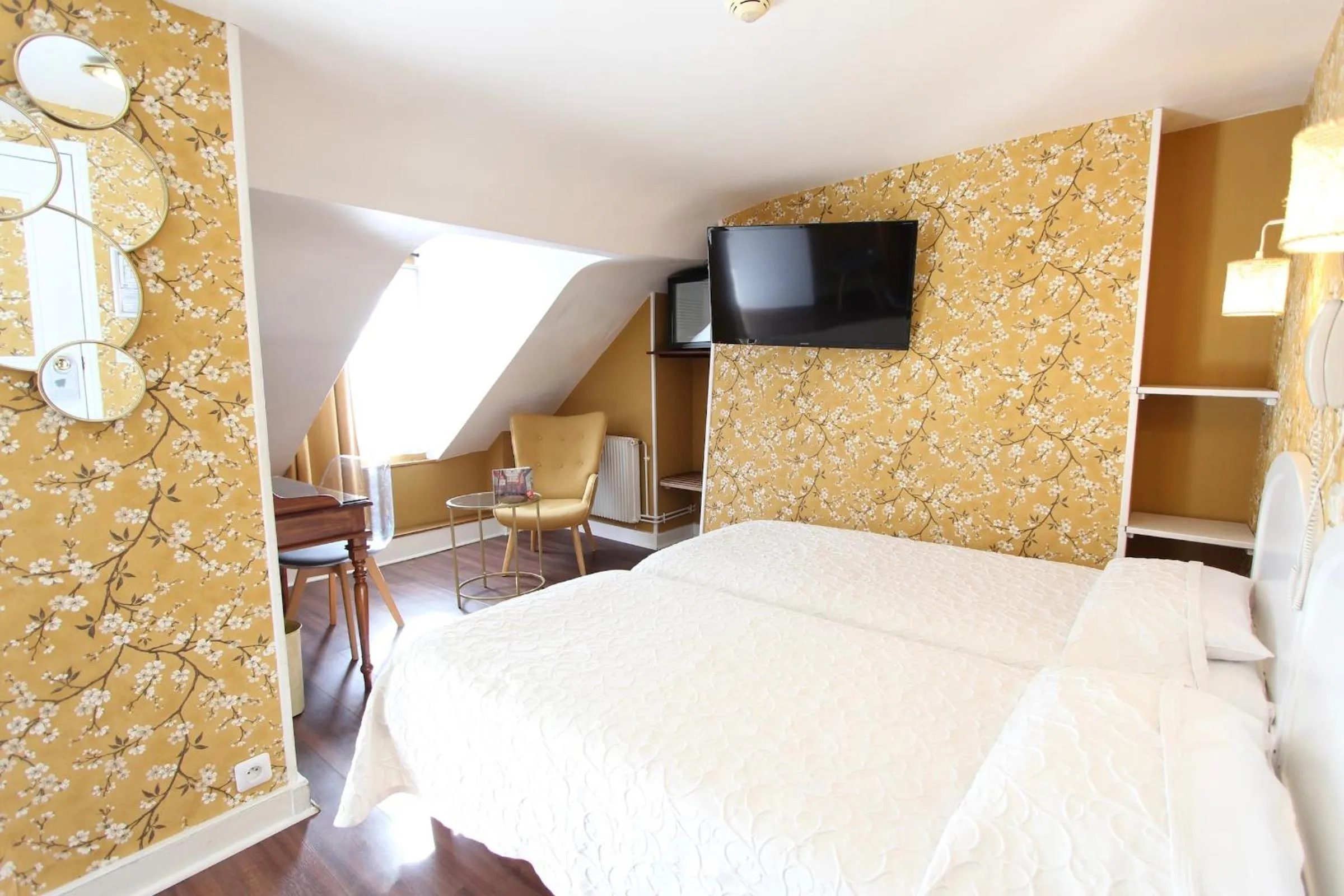 Bedroom, Bed in Hôtel Chopin