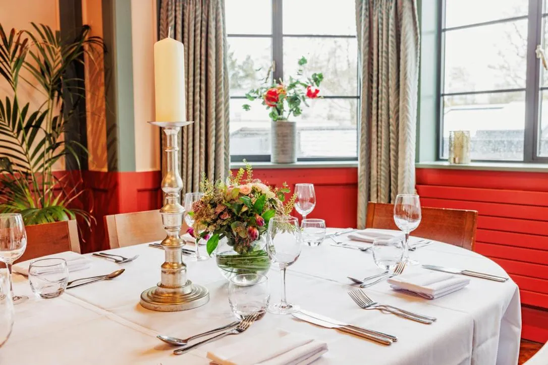 Restaurant/places to eat in The High Field Town House