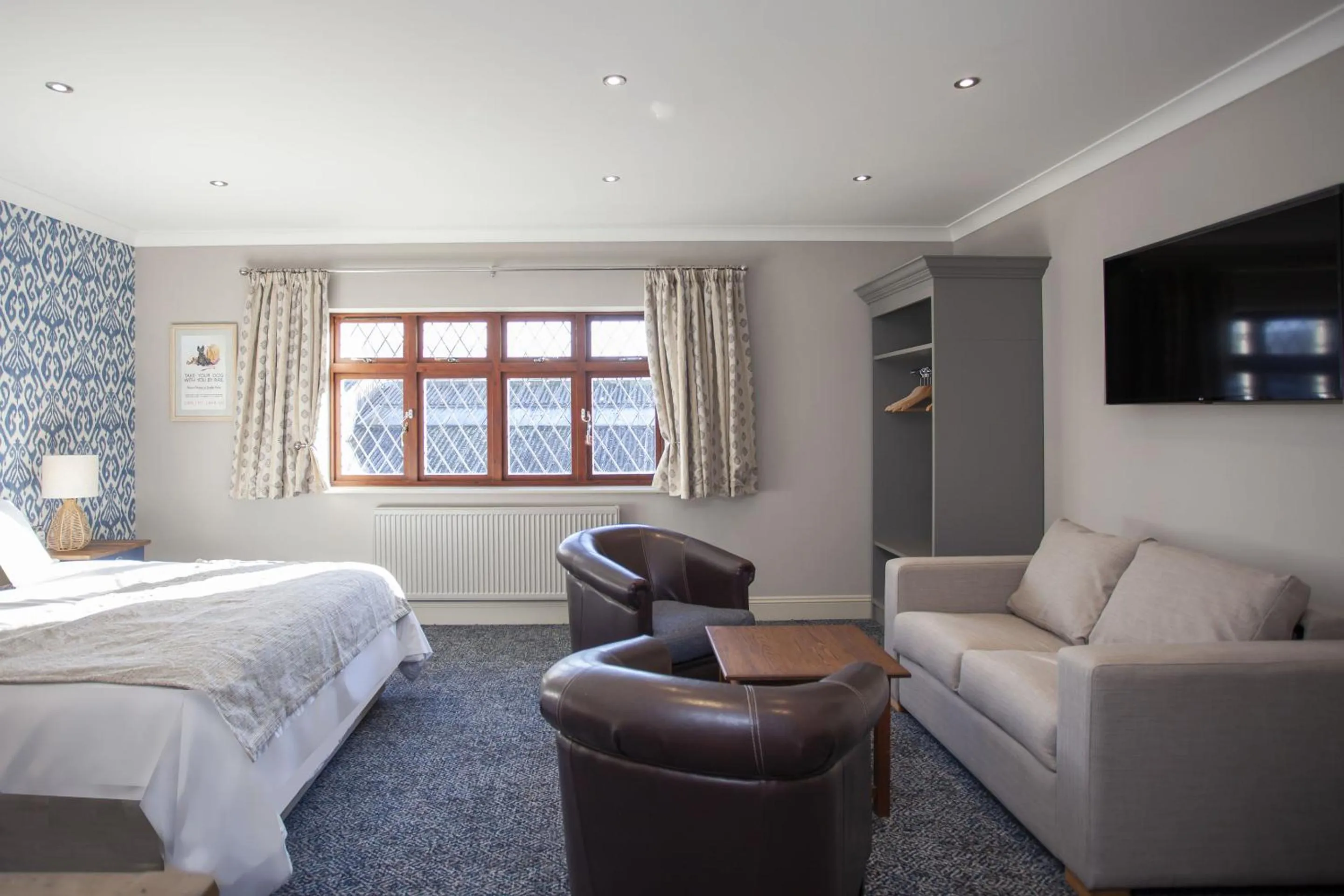 Bedroom, Bed in The Woodborough Inn