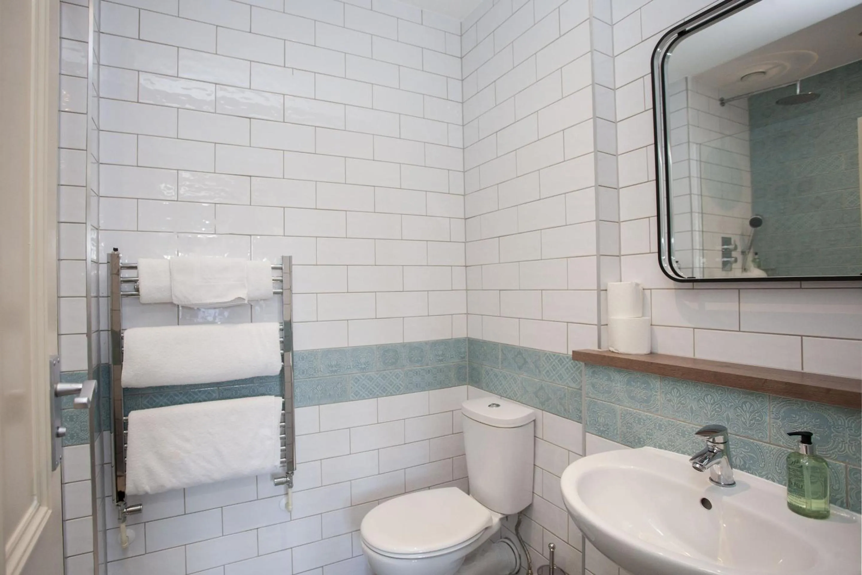 Bathroom in The Woodborough Inn