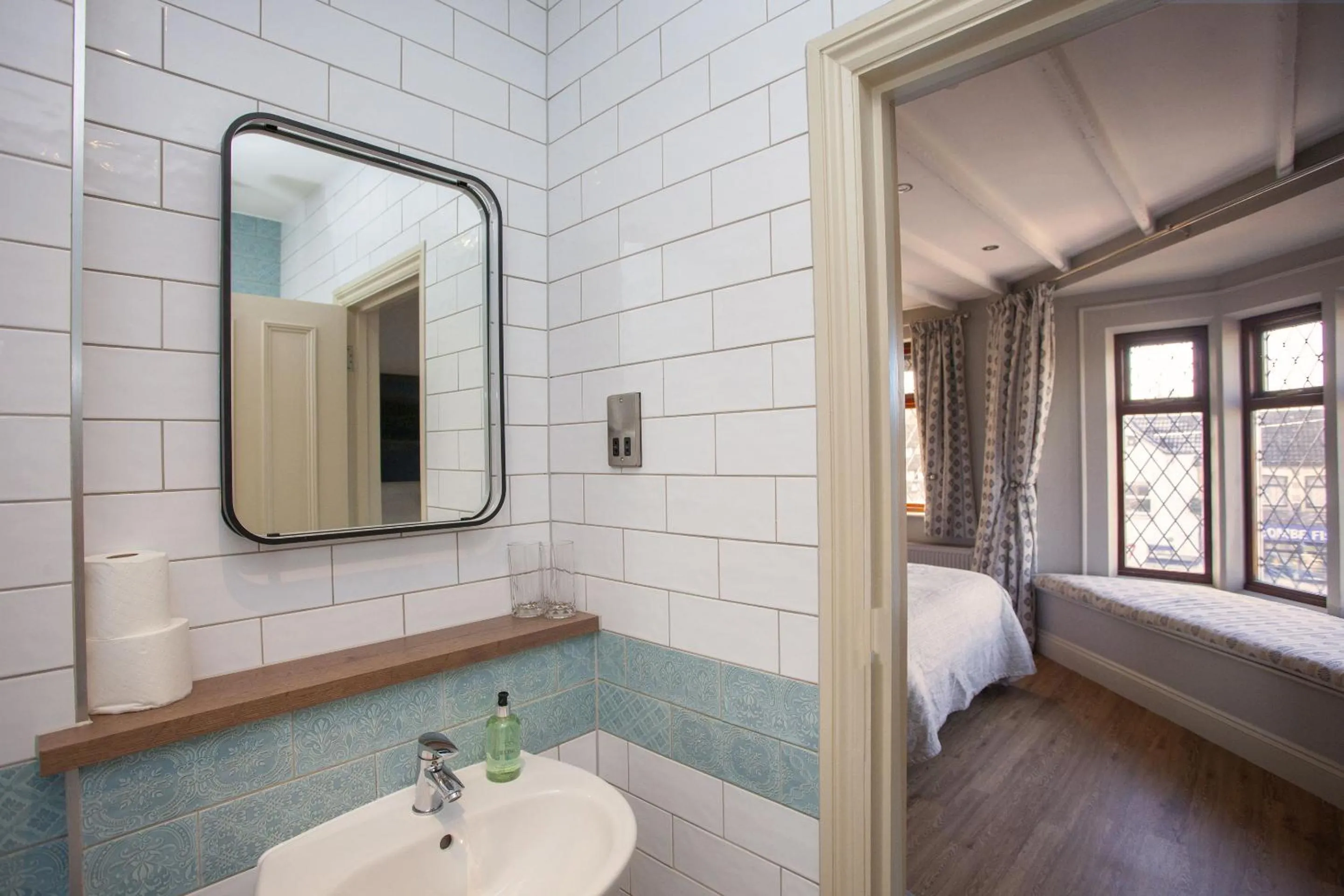 Other, Bed in The Woodborough Inn