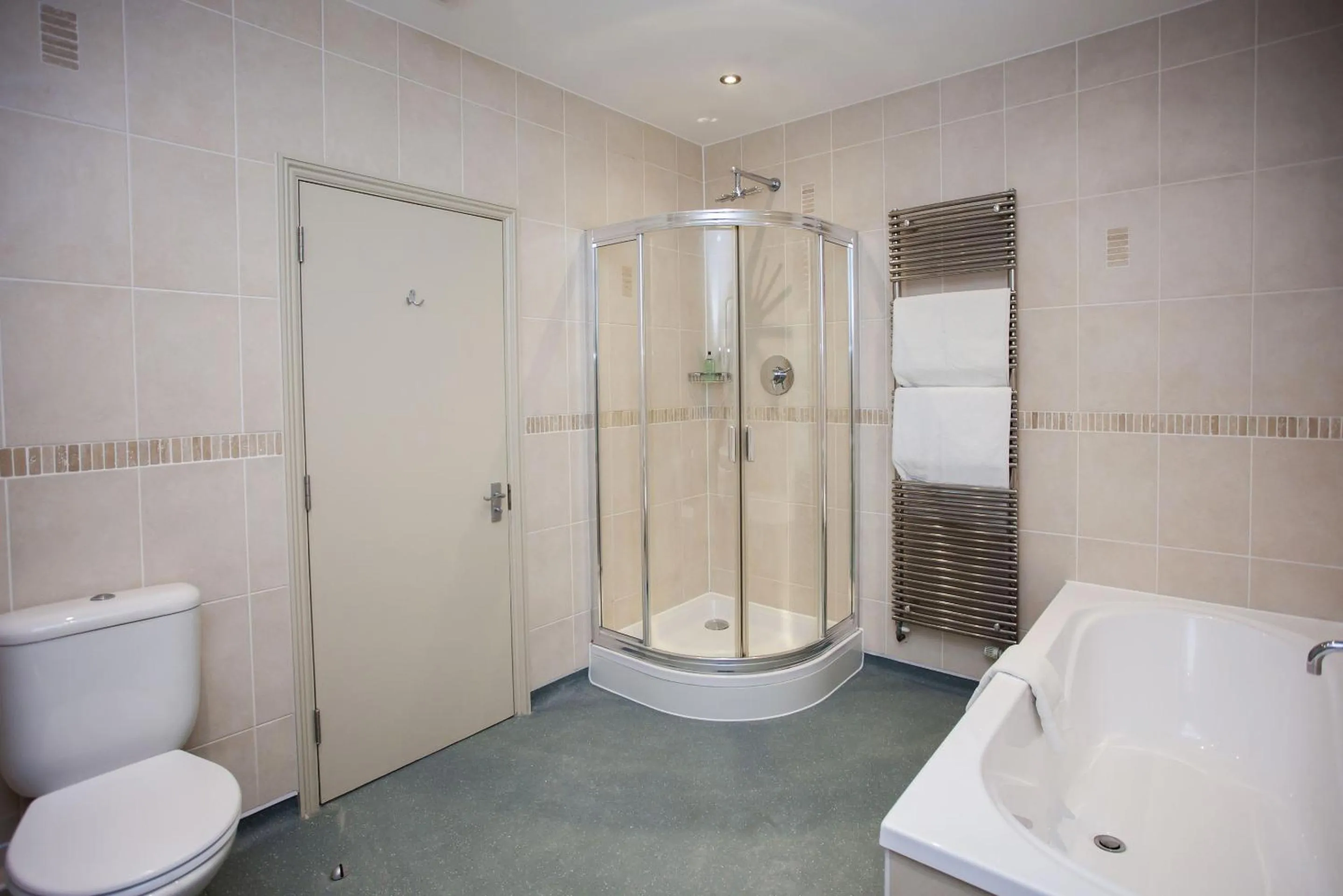 Bathroom in The Woodborough Inn