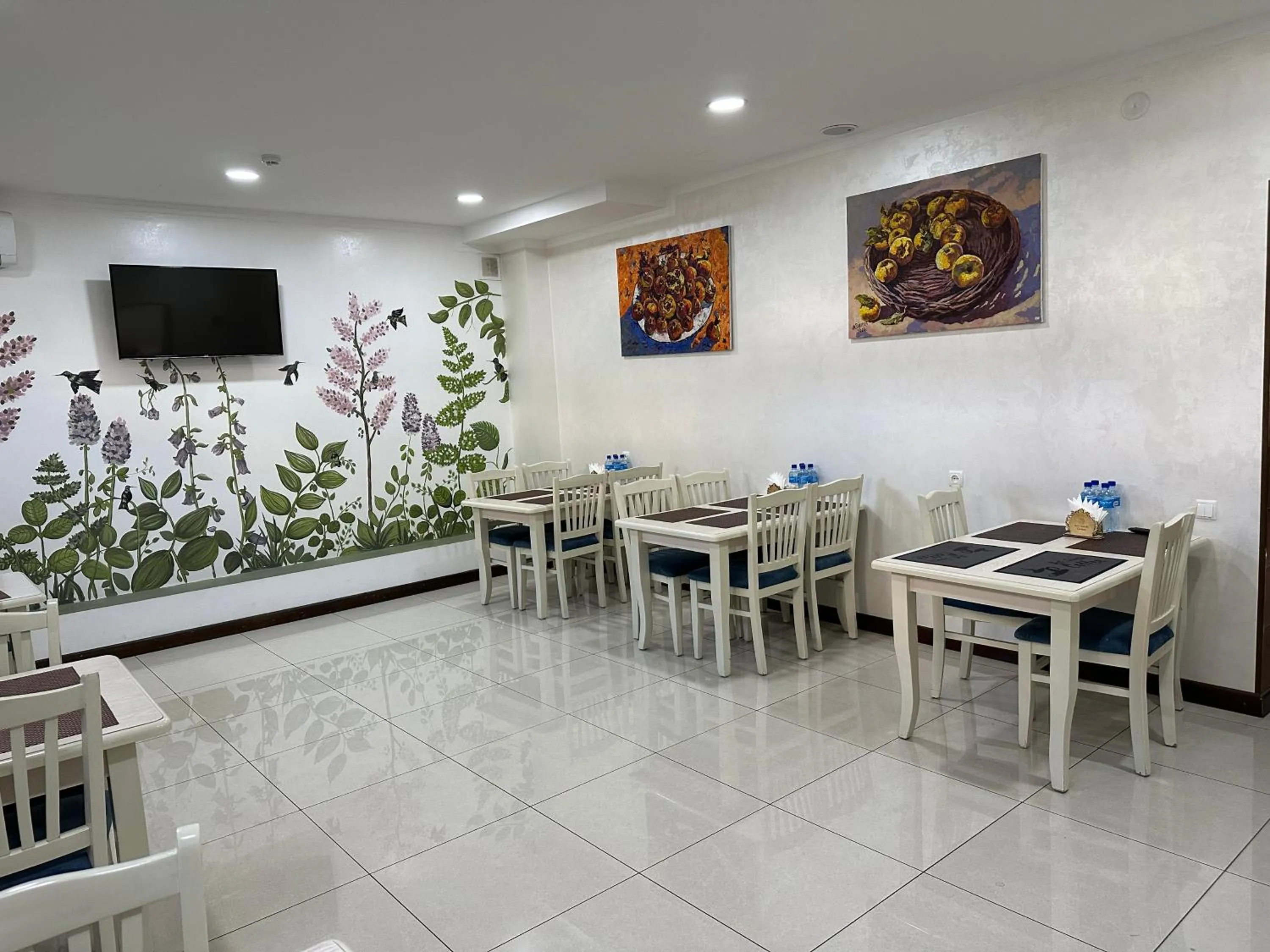 Restaurant/places to eat in Grand ART