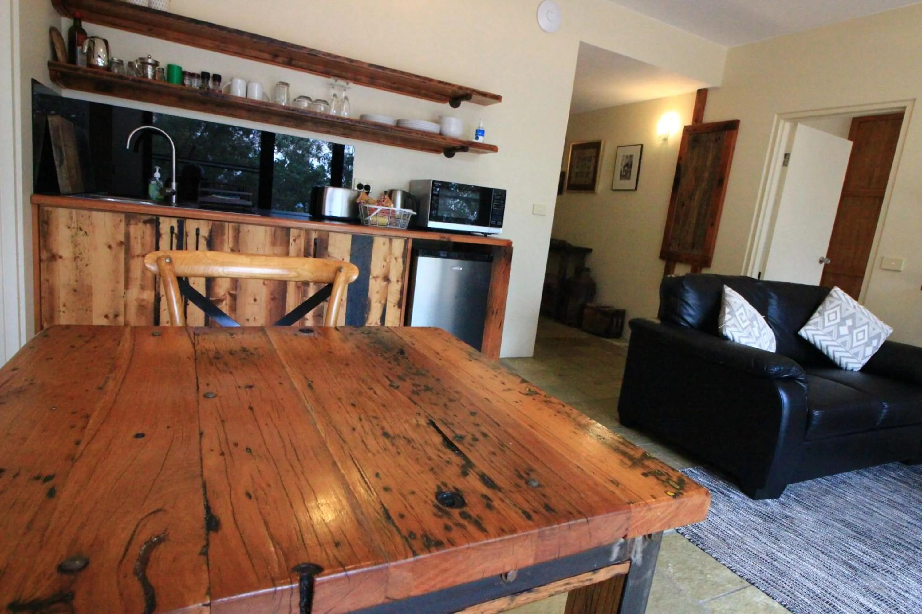 Kitchen or kitchenette in Down to Earth Farm Retreat