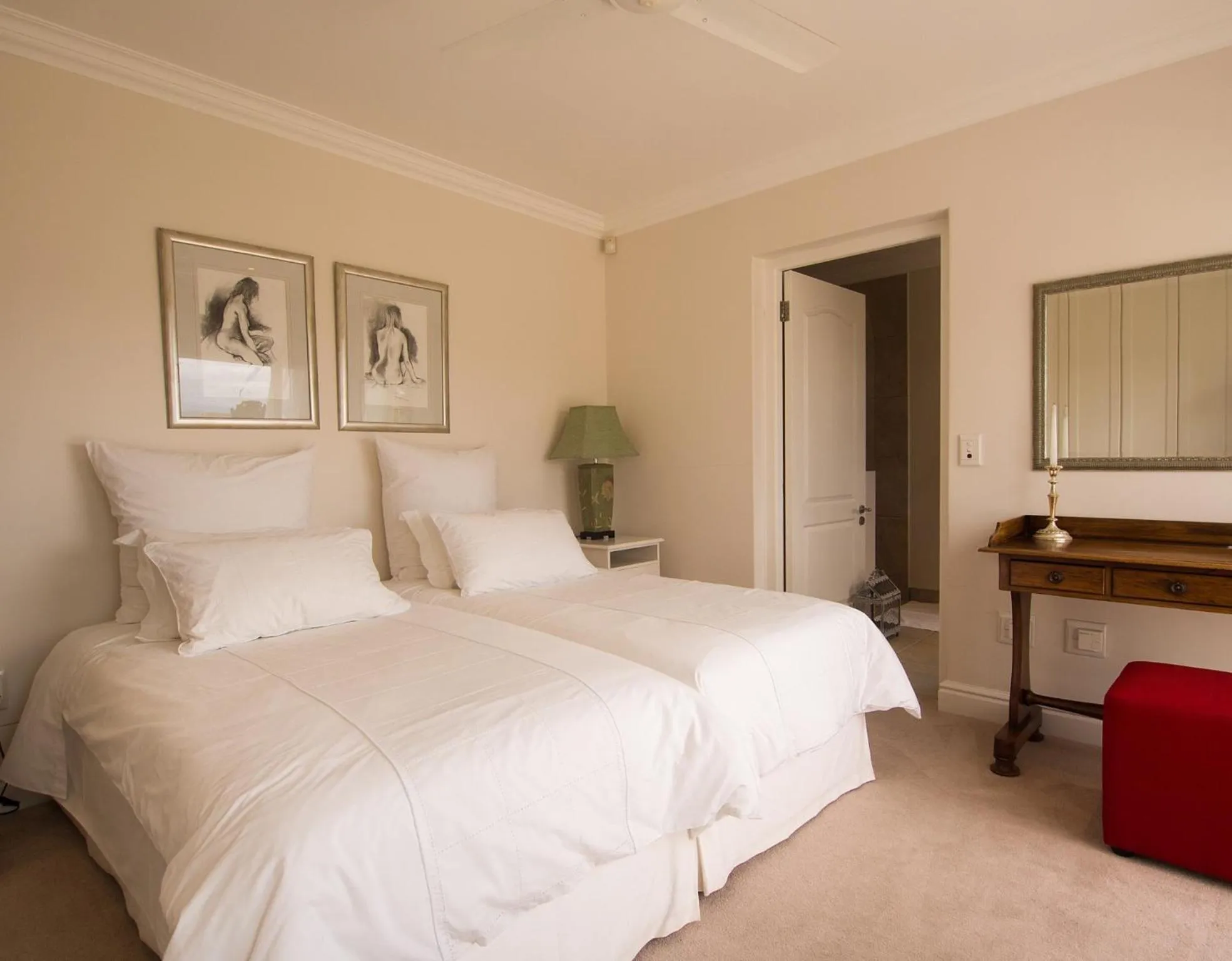 Bed in Isola Bella Guest House