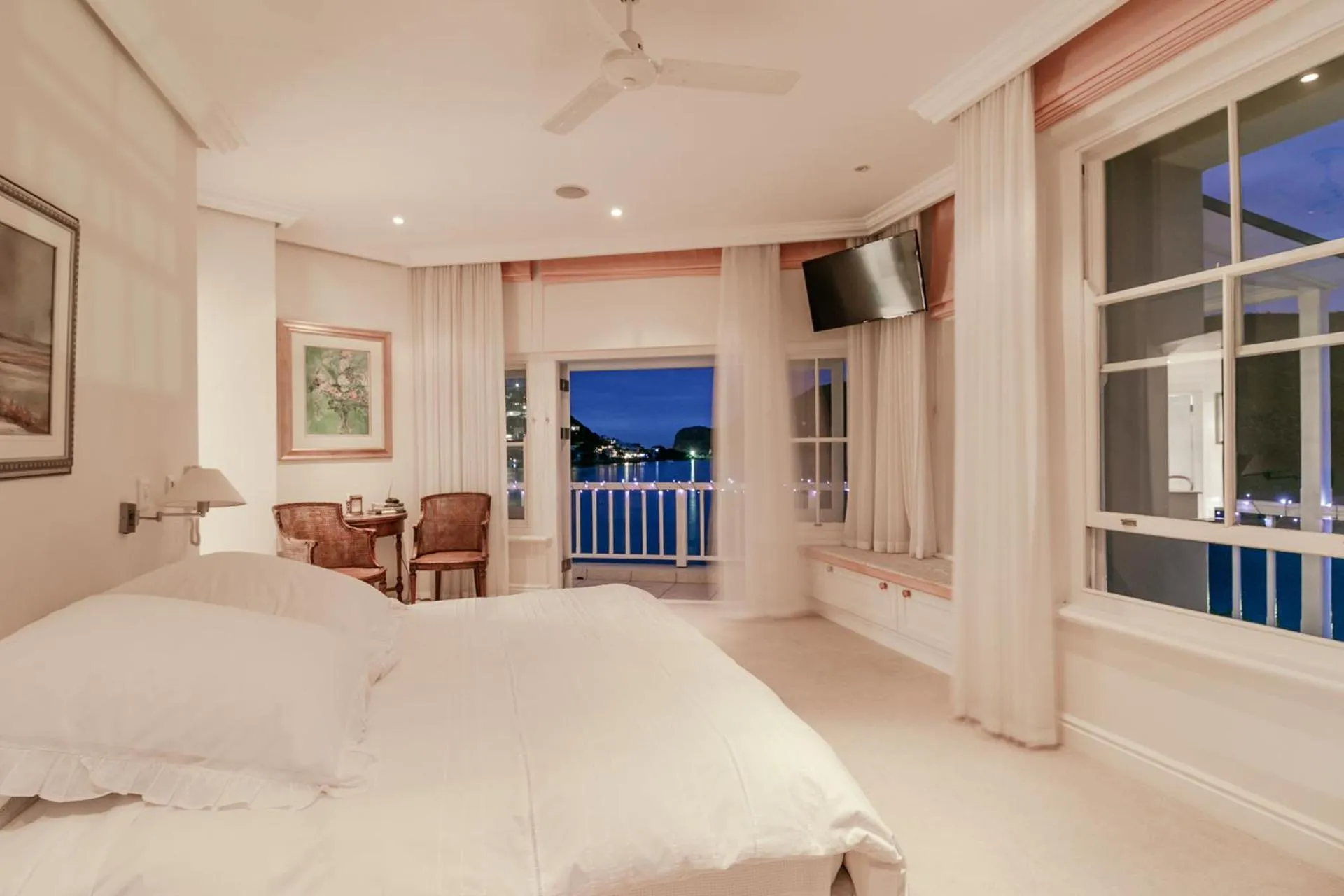 Bed in Isola Bella Guest House