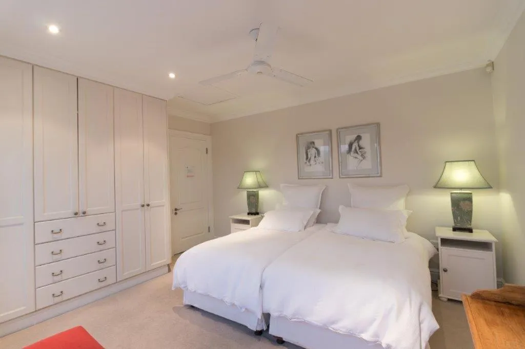 Bed in Isola Bella Guest House