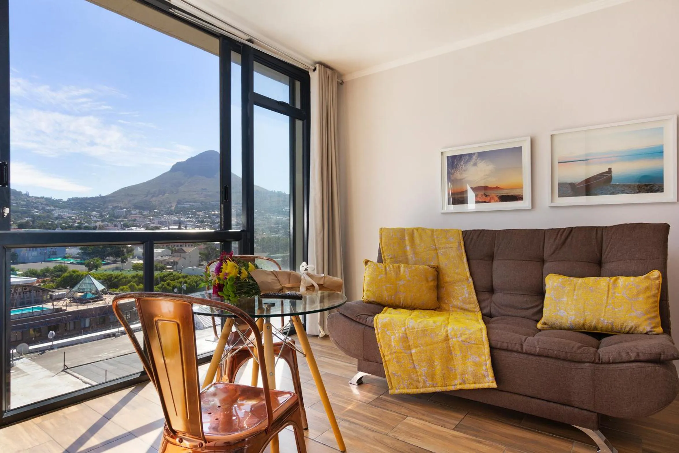 Living room in Urban Oasis At The Four Seasons