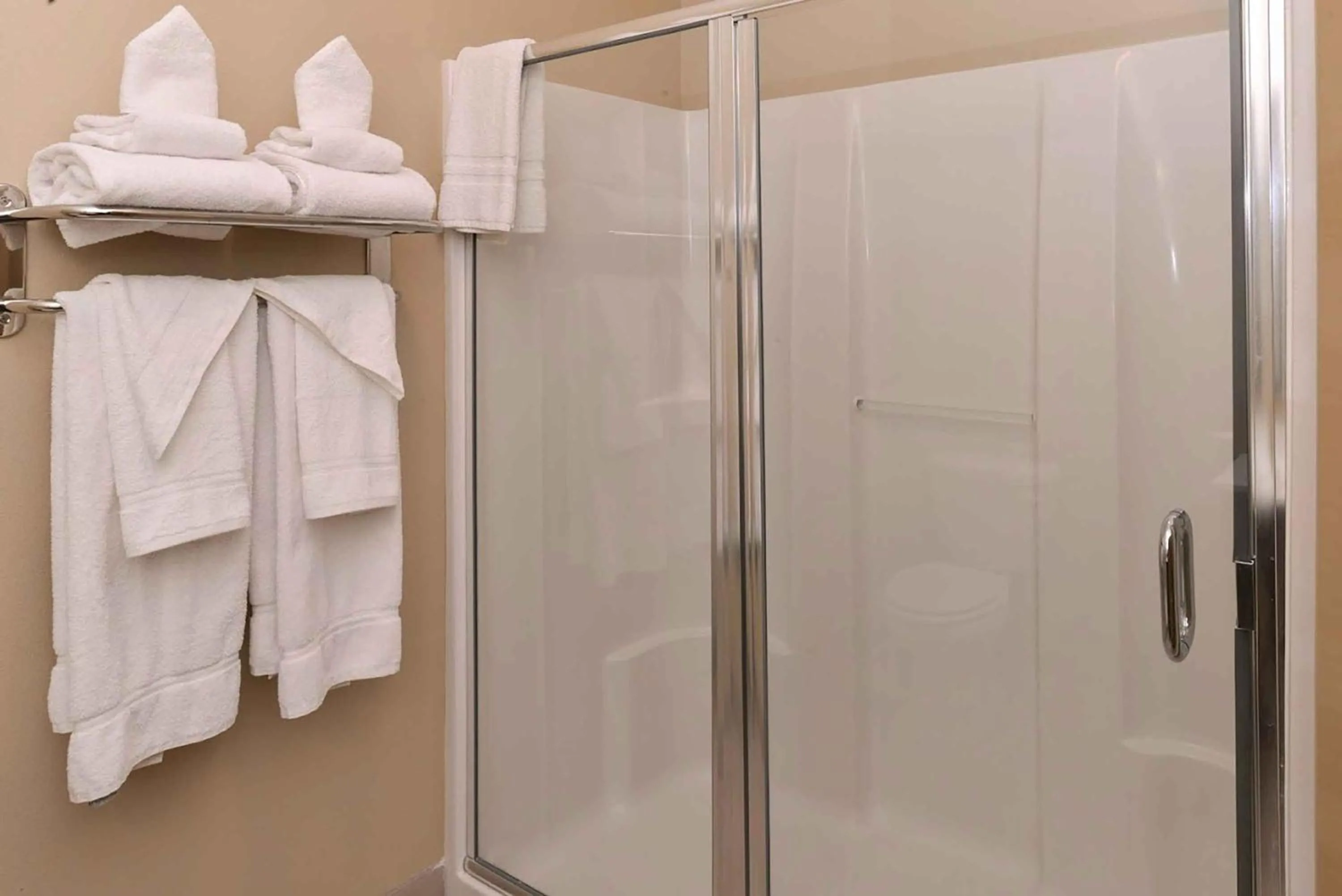 Shower in Extended Stay America Suites - Donaldsonville - Gonzales