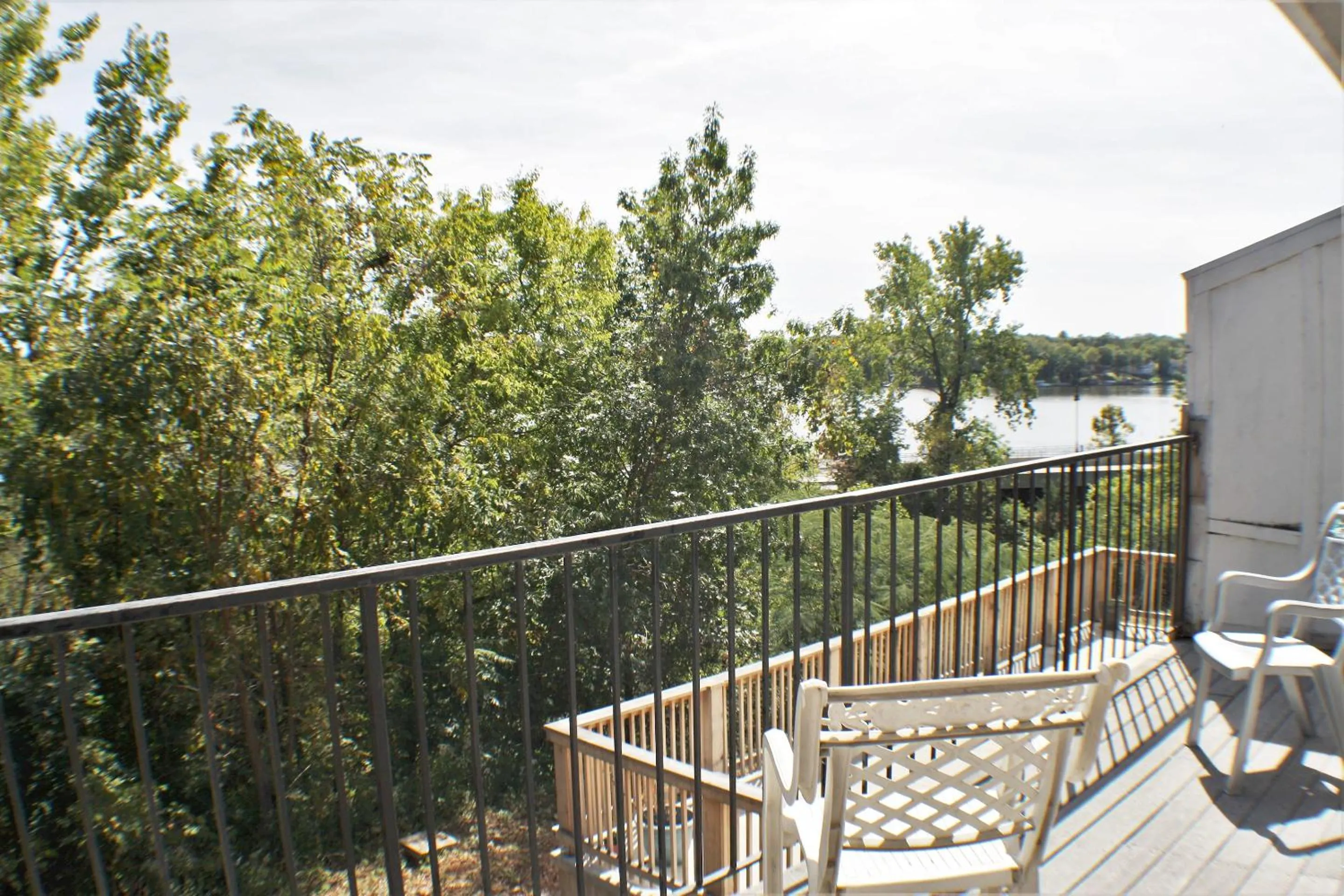 Bathroom in Lakeview Inn