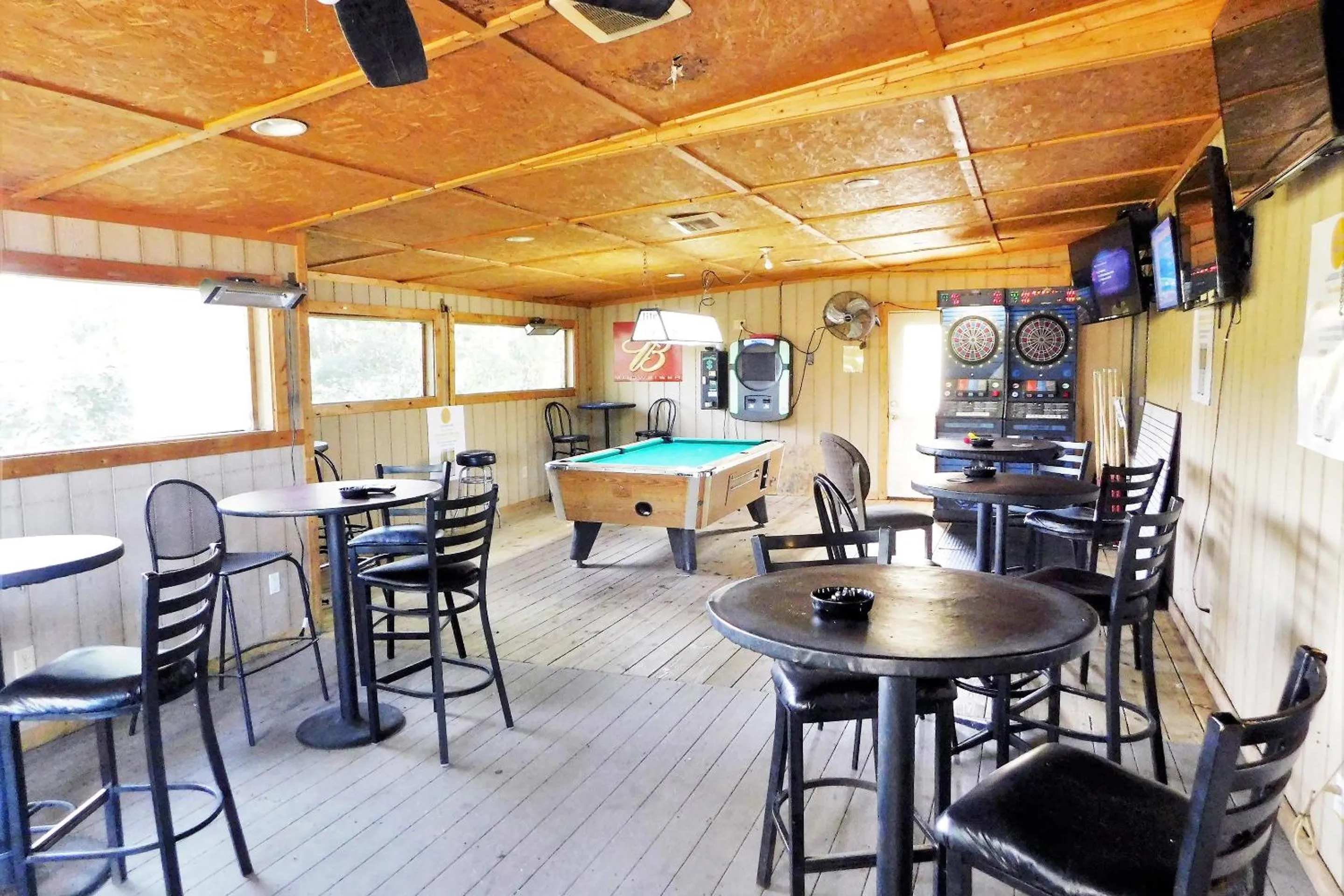 Restaurant/places to eat in Lakeview Inn