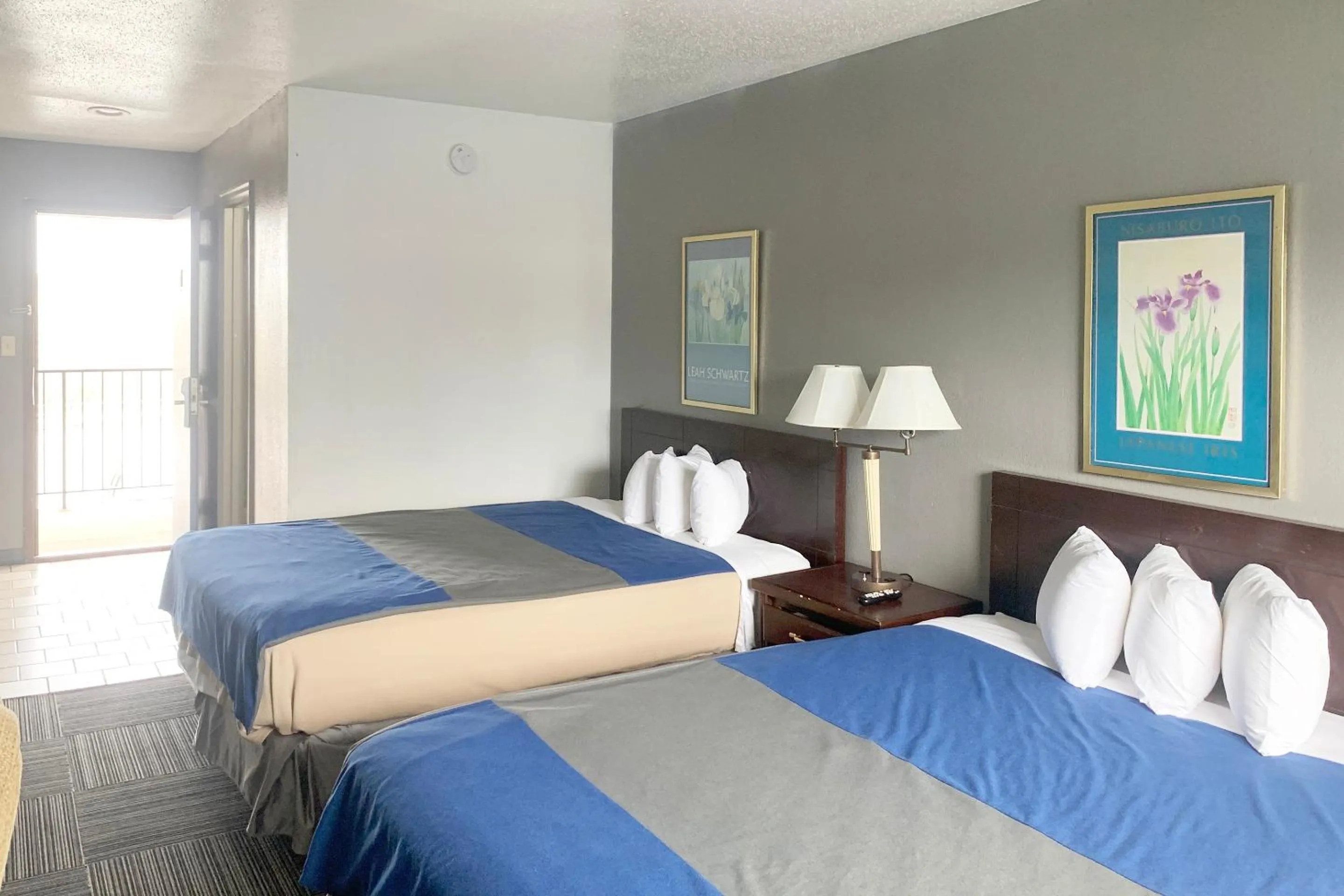 Bedroom in Lakeview Inn