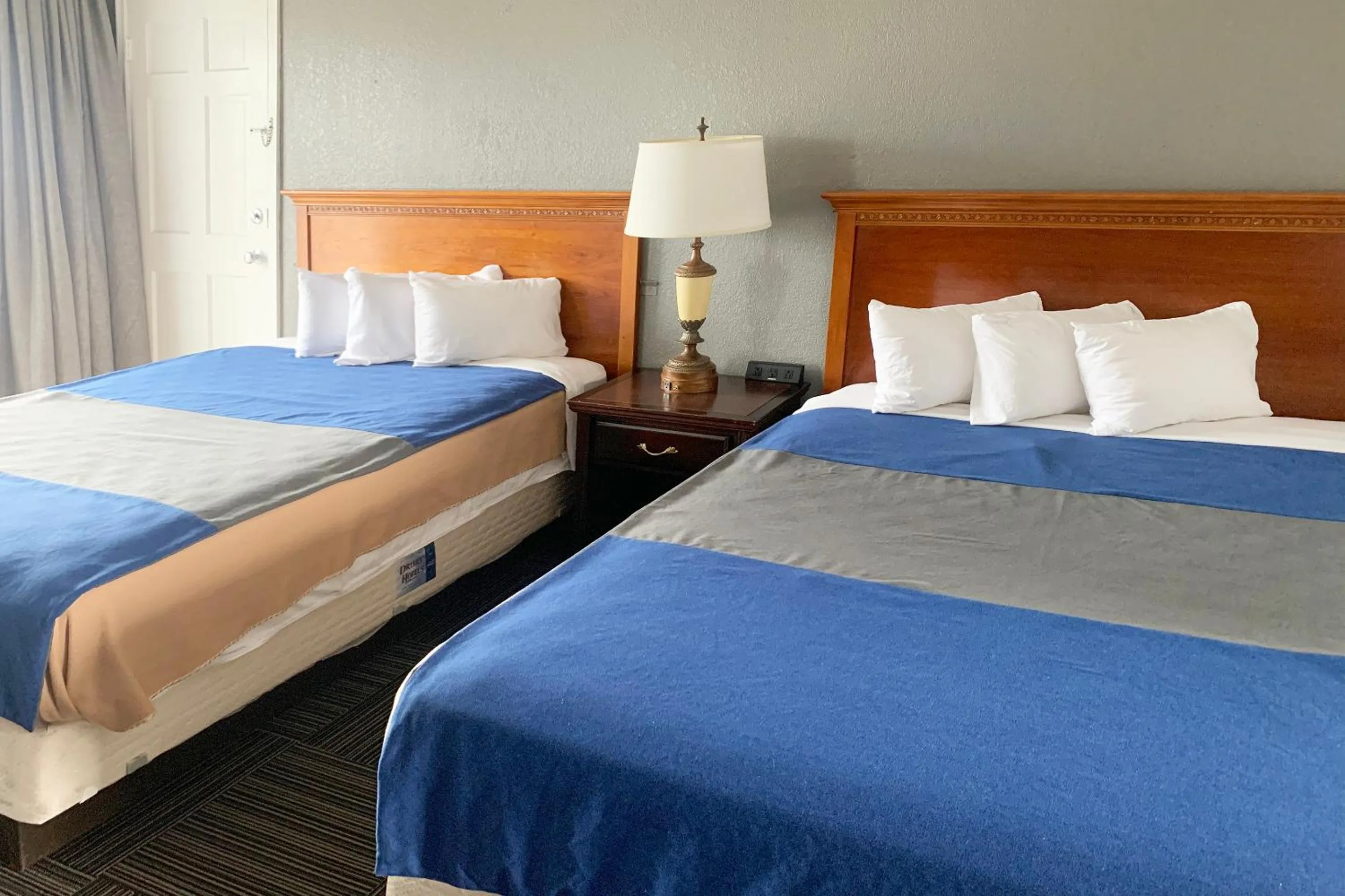 Bedroom in Lakeview Inn