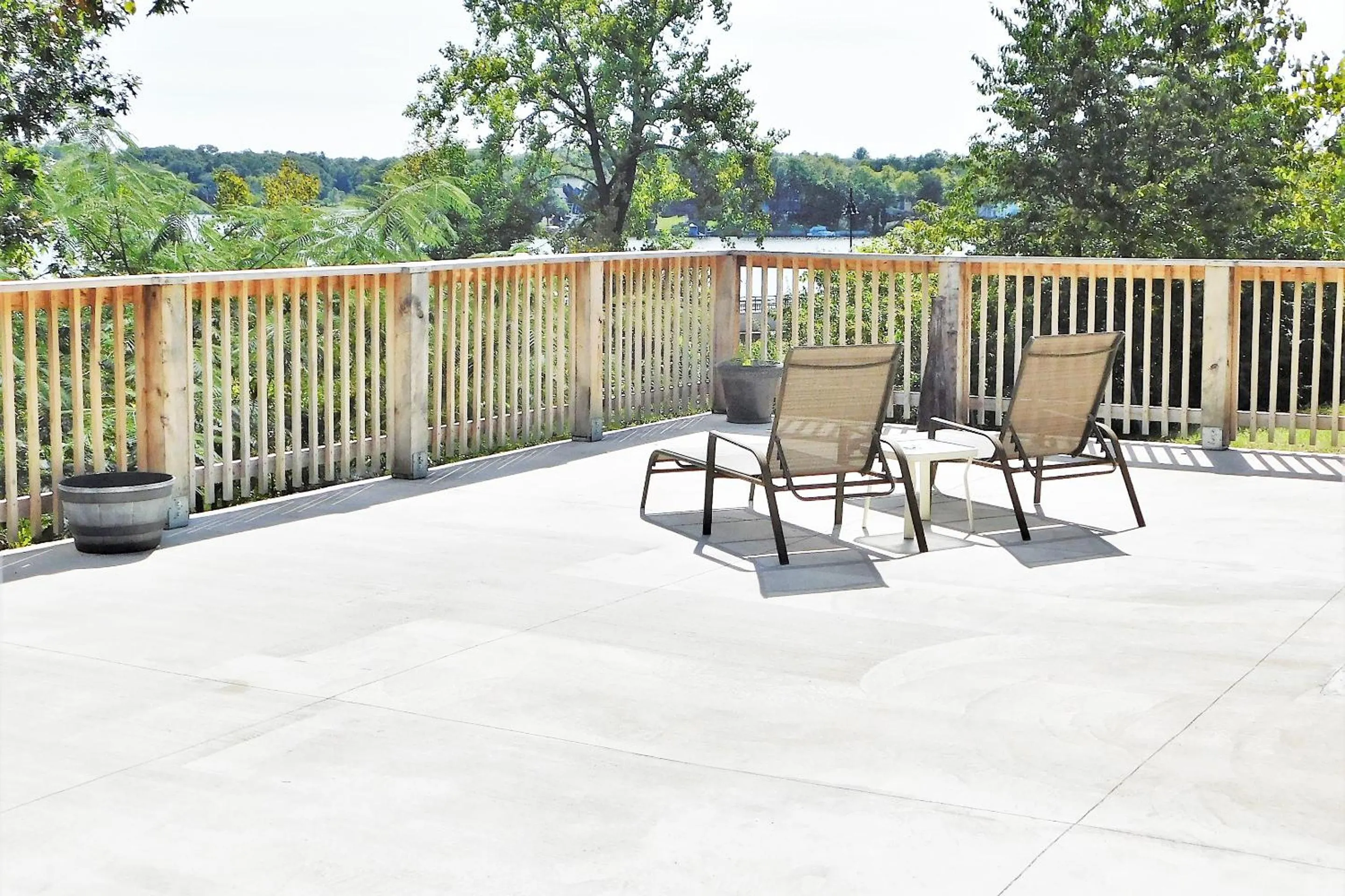 Balcony/Terrace in Lakeview Inn