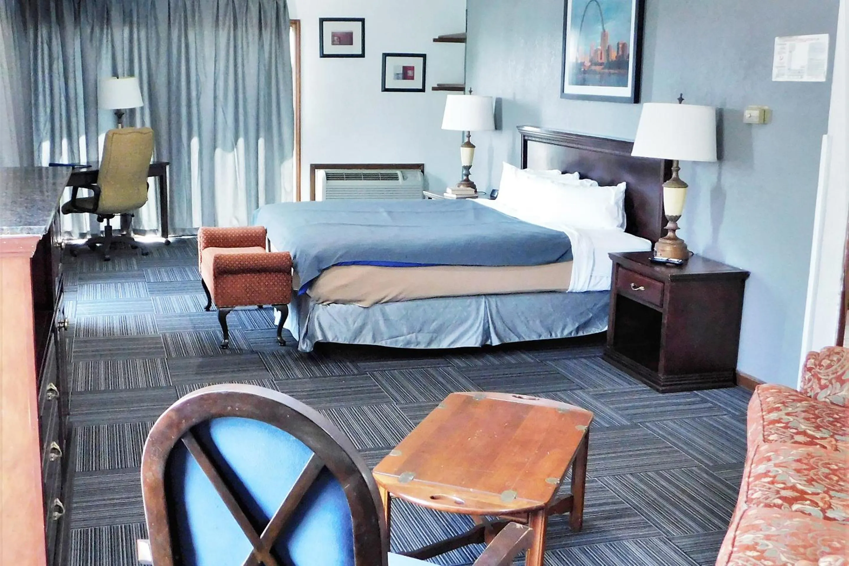 Bedroom in Lakeview Inn