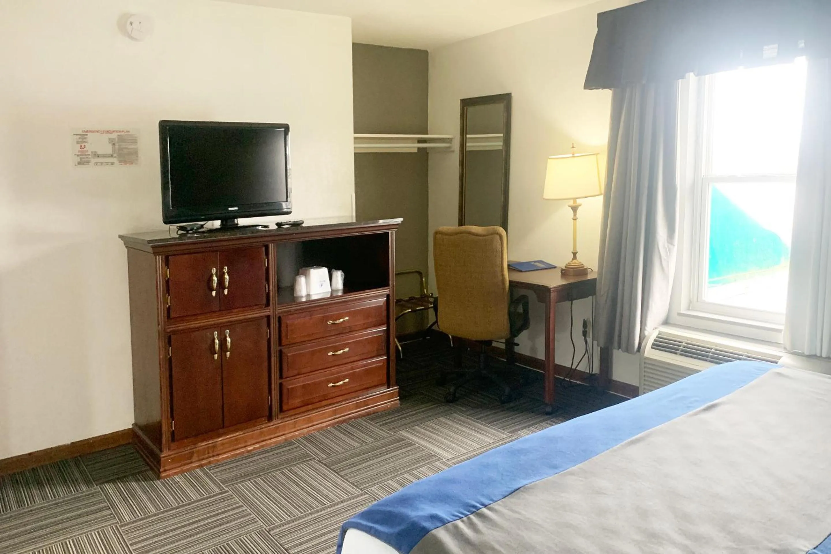 TV and multimedia in Lakeview Inn