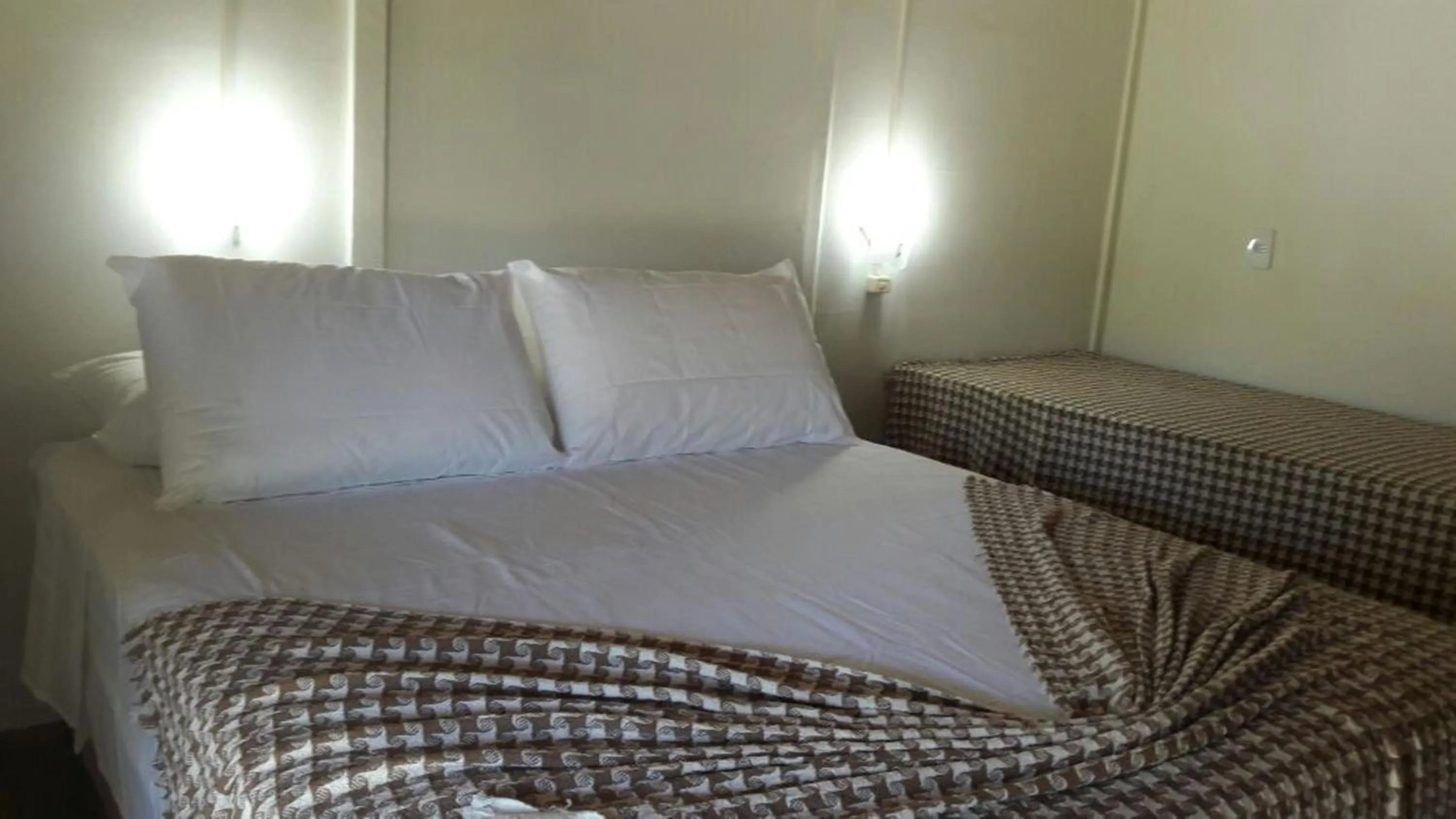 Property building, Bed in Pousada Boldró Home