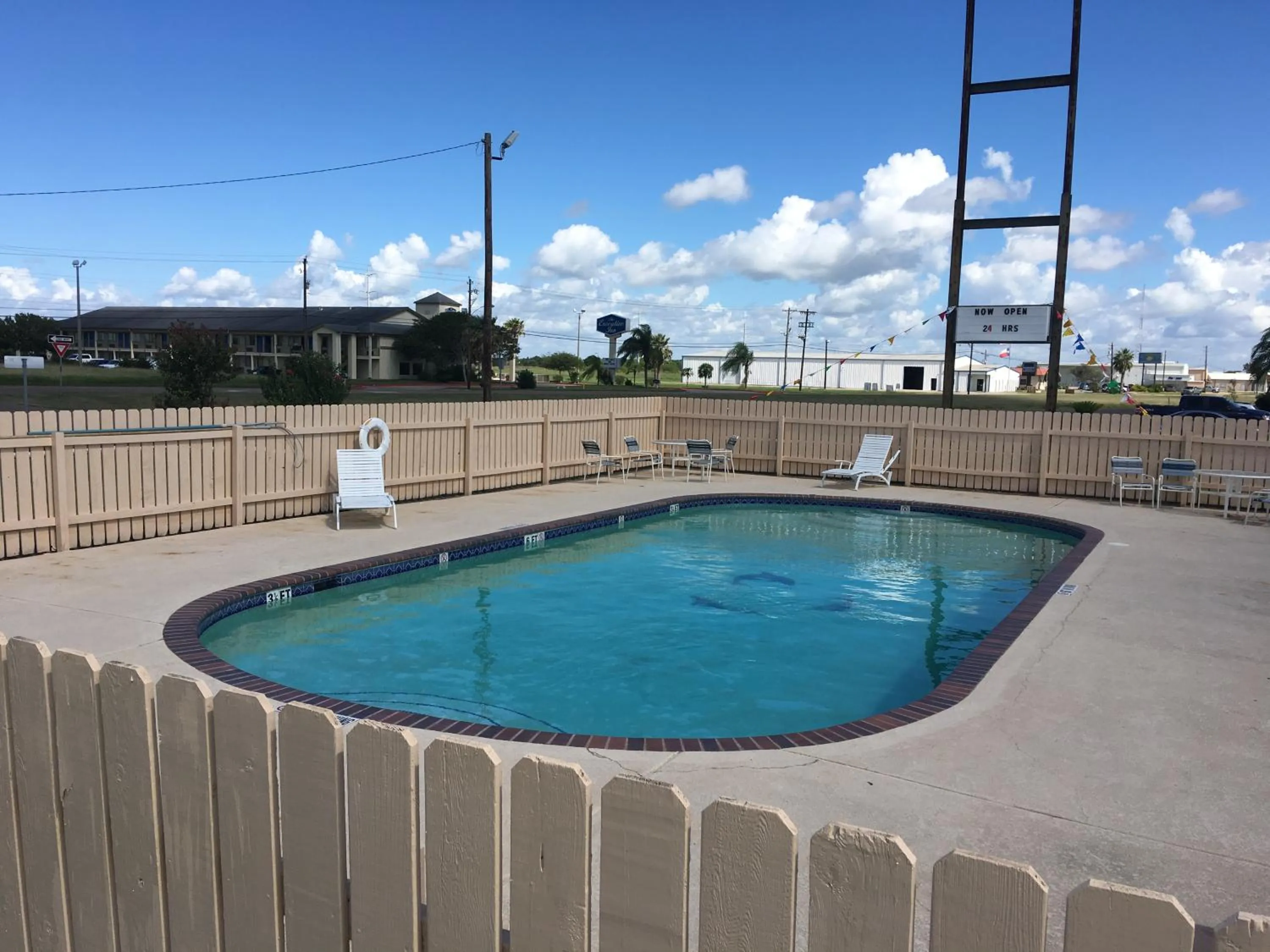 Swimming pool in Chaparral Motel