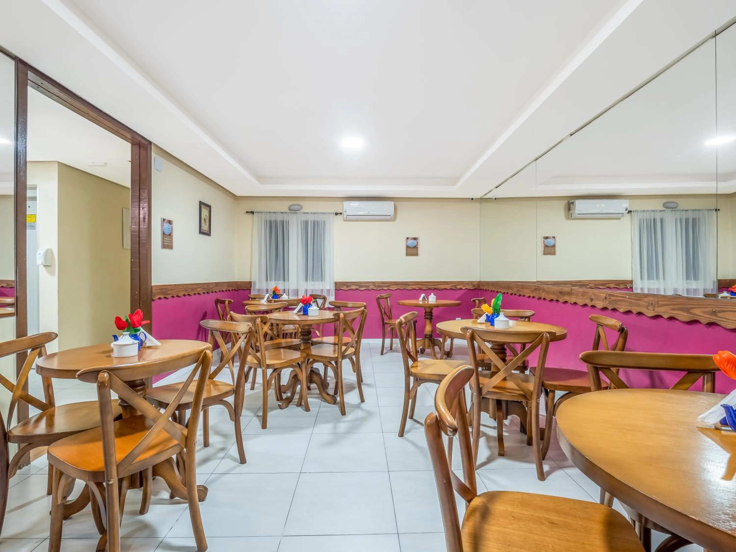 Restaurant/places to eat in Alameda Alegra Hotel