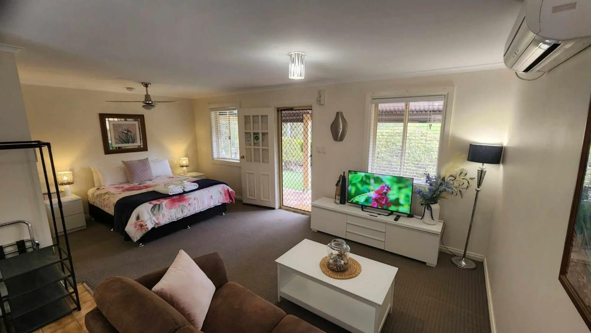 TV and multimedia, Bed in Riesling Trail & Clare Valley Cottages