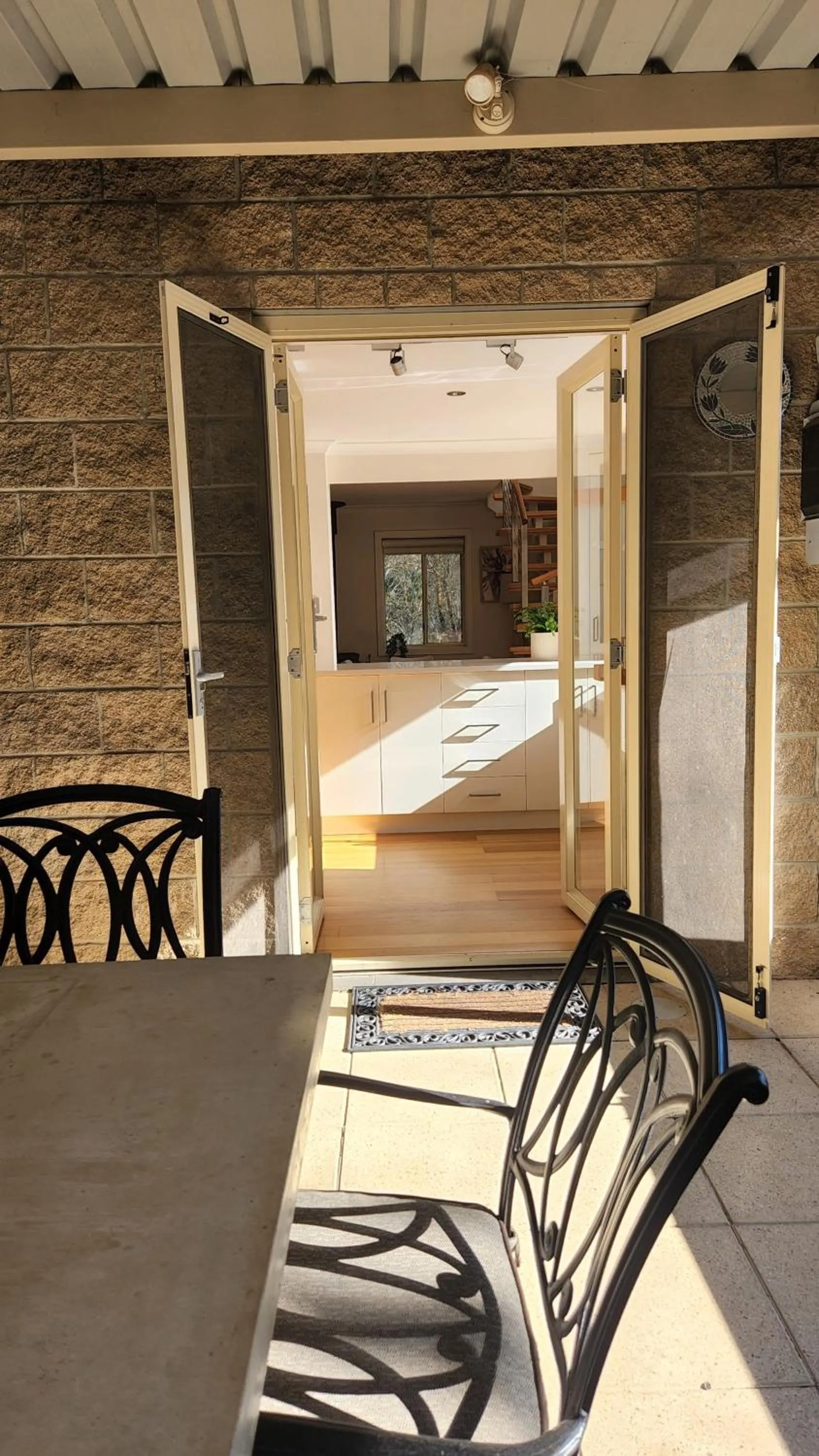 Seating area in Riesling Trail & Clare Valley Cottages