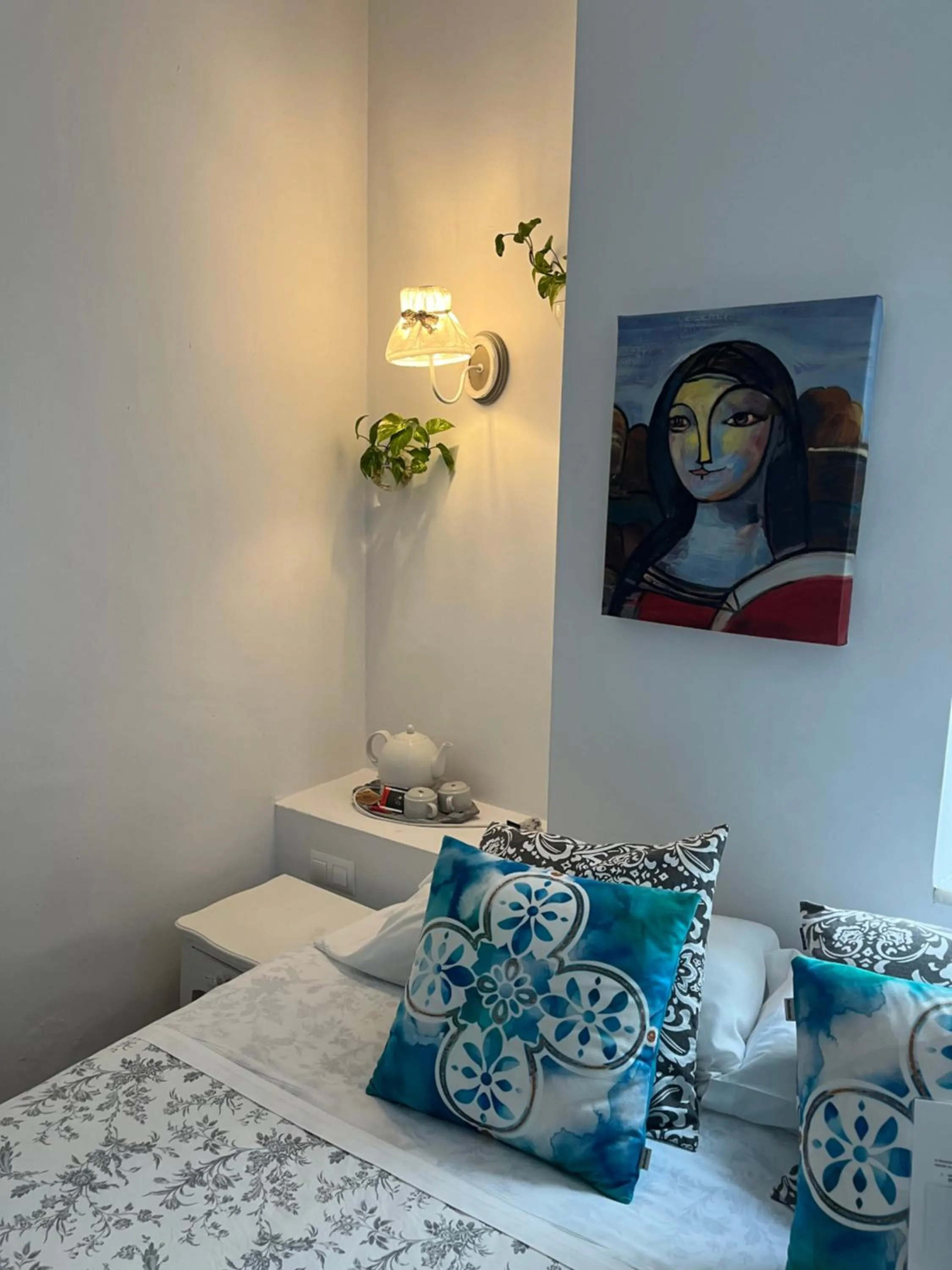 Decorative detail, Bed in Un Patio al Sur