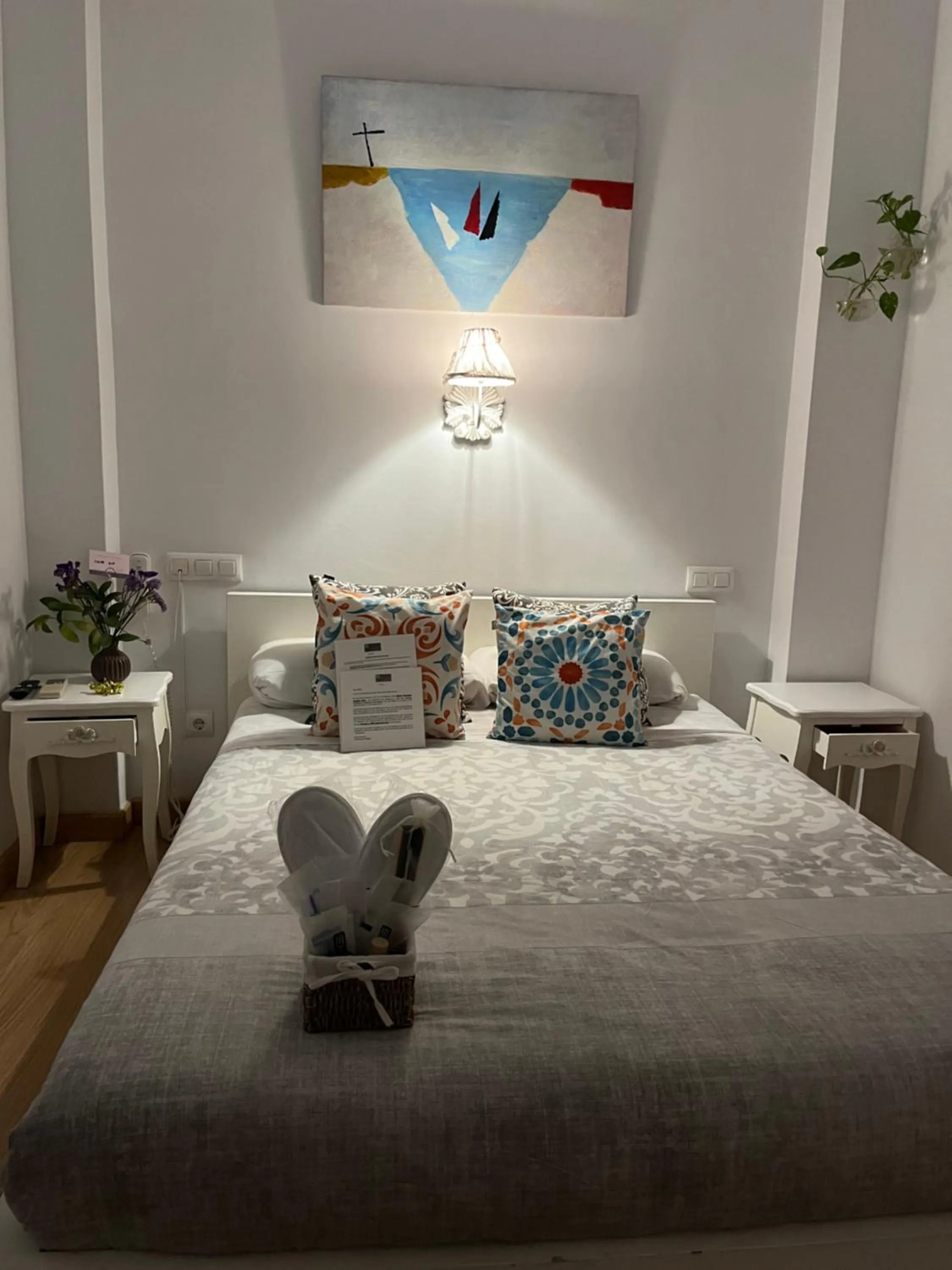 Decorative detail, Bed in Un Patio al Sur