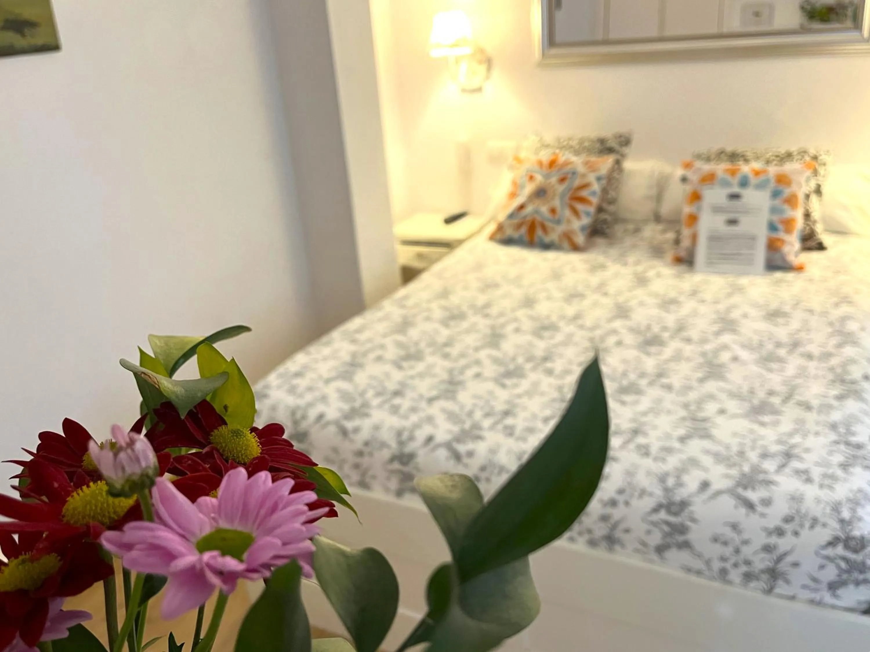 Decorative detail, Bed in Un Patio al Sur