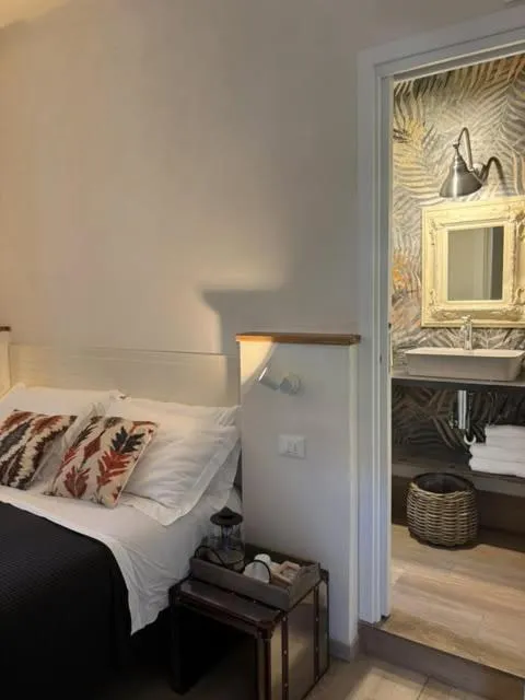 Photo of the whole room, Bed in Gian Paul Hotel