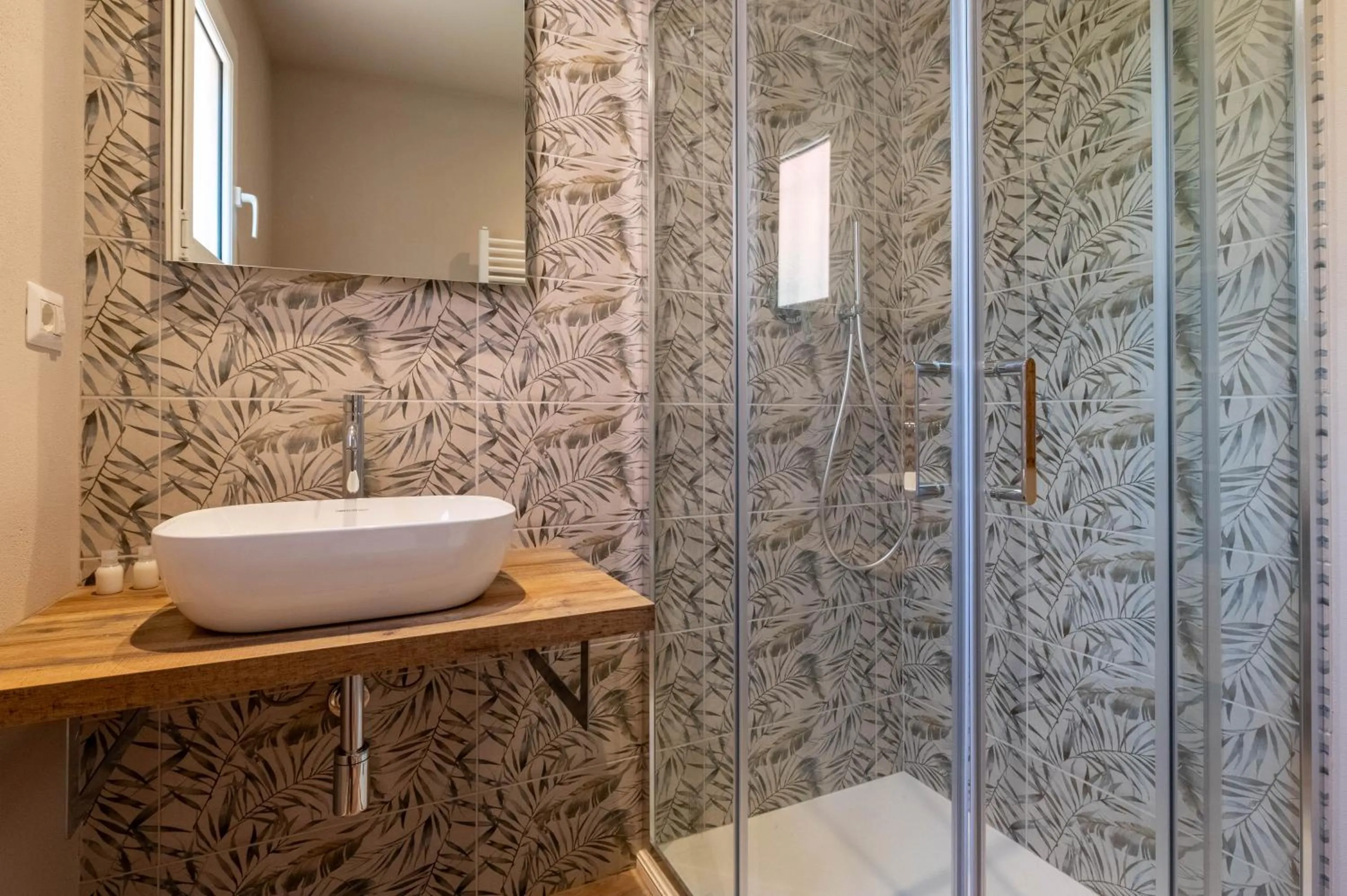 Bathroom in Gian Paul Hotel