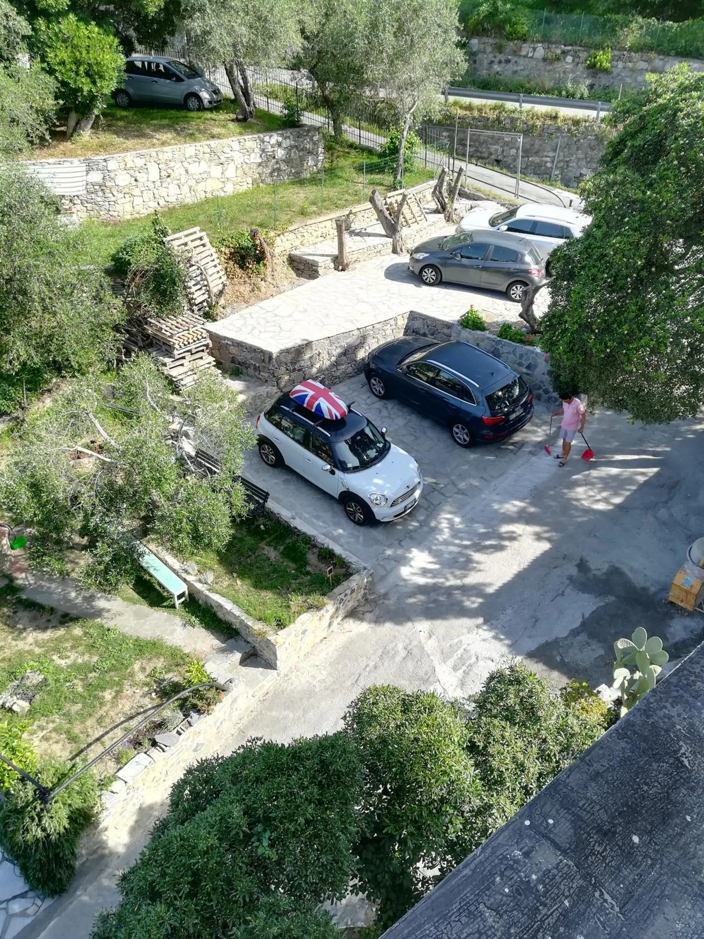 Parking in Gian Paul Hotel