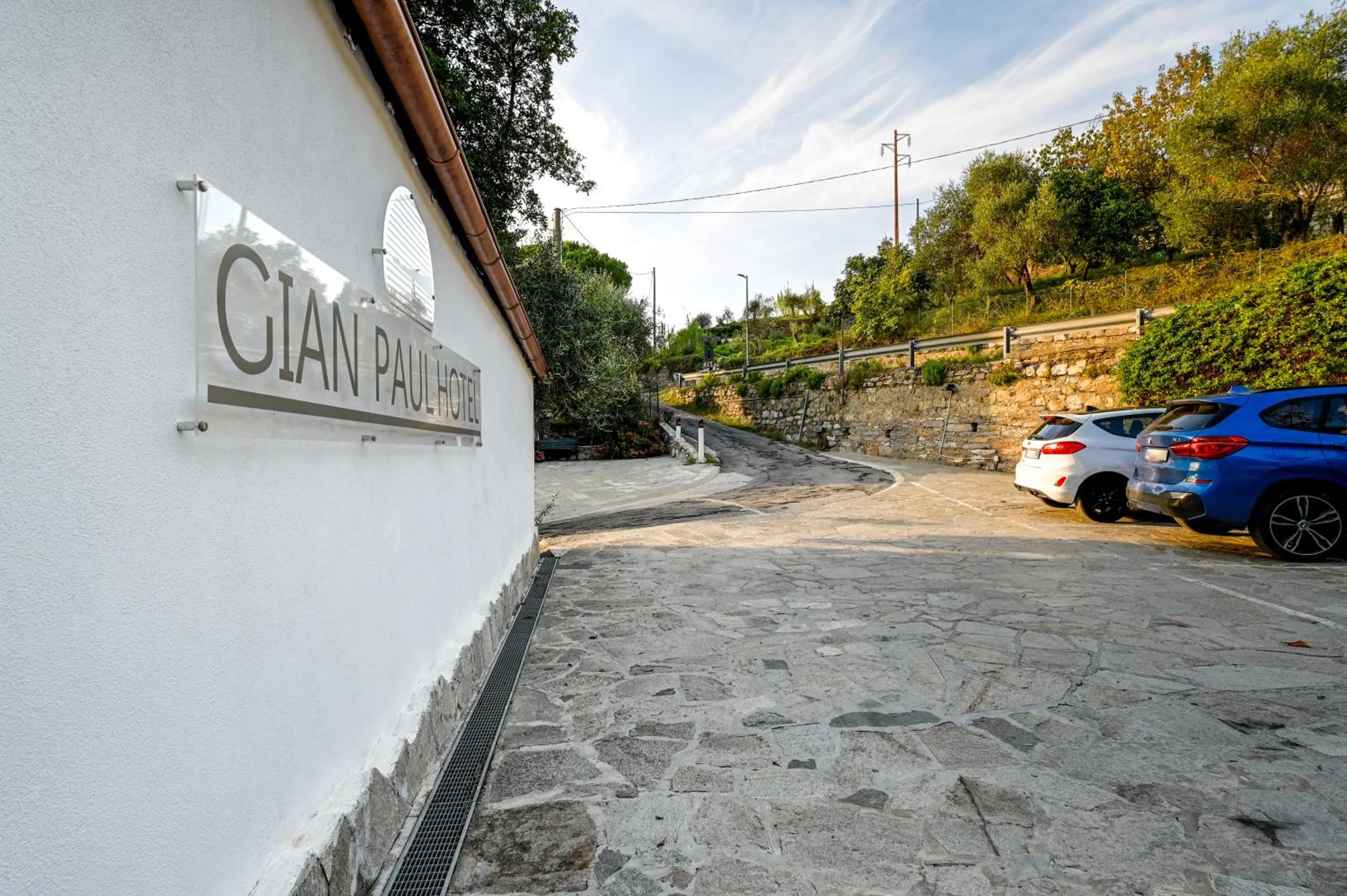 Parking in Gian Paul Hotel