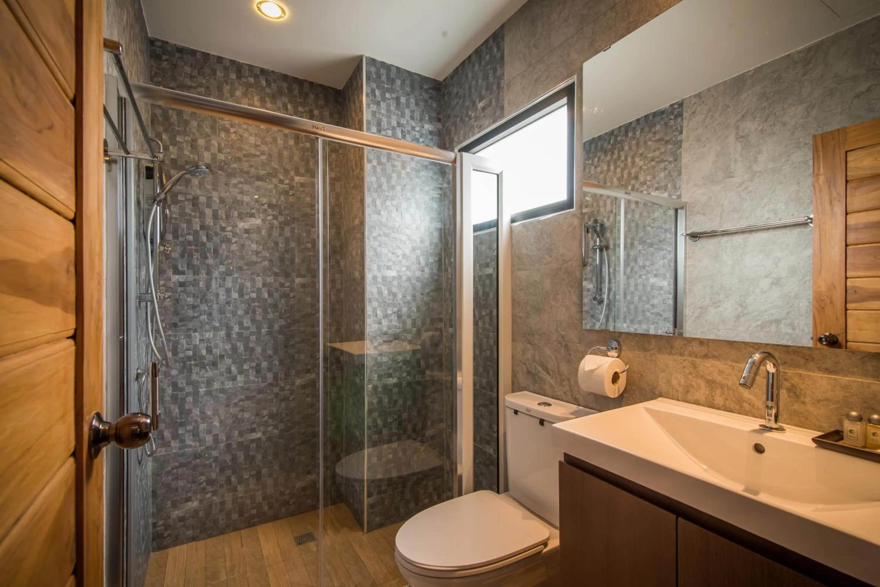 Bathroom in Le Terrarium Bed & Sleep Chiang Rai