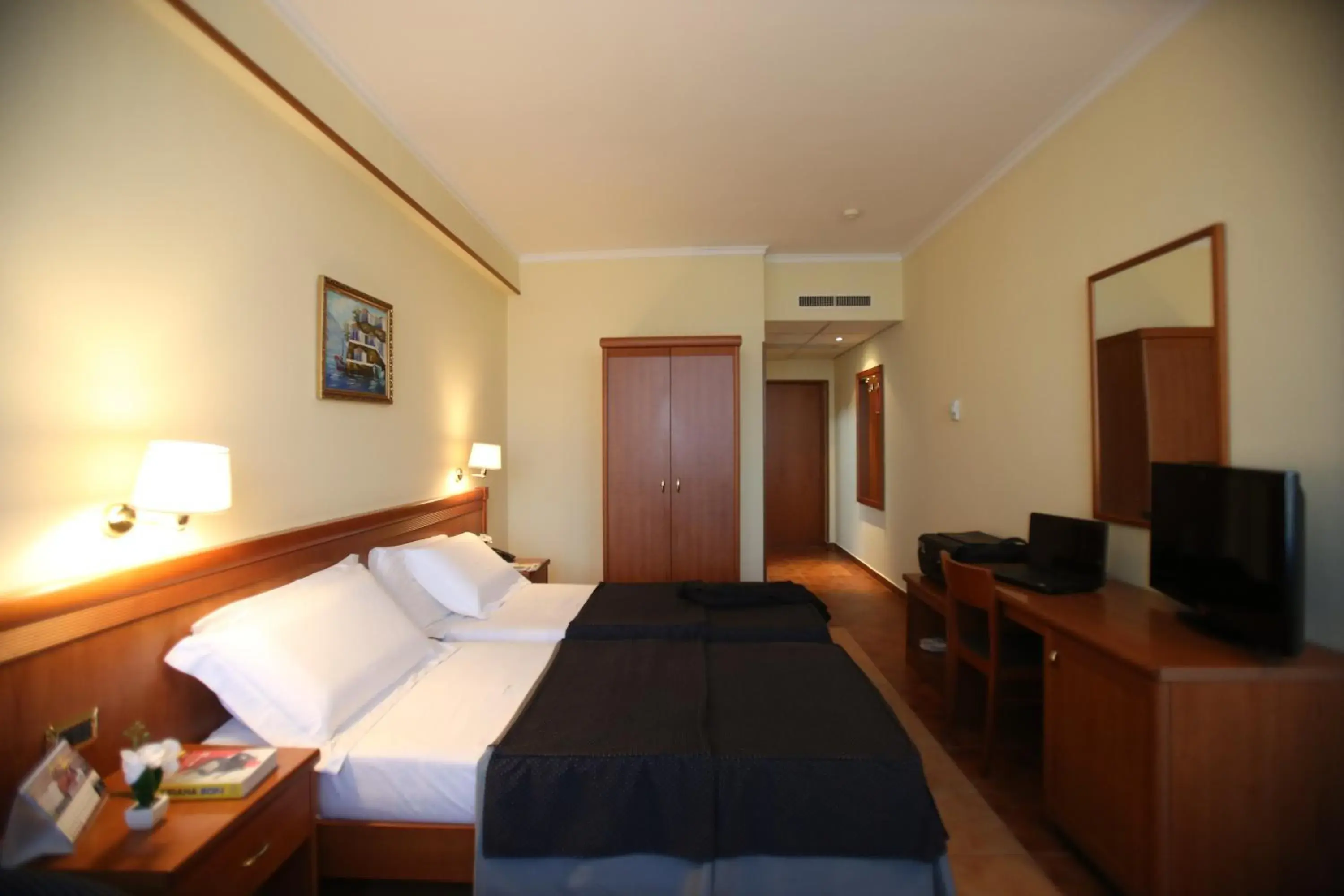 Twin Room - single occupancy in Hotel Continental Twin Room - single occupancy in Hotel Continental