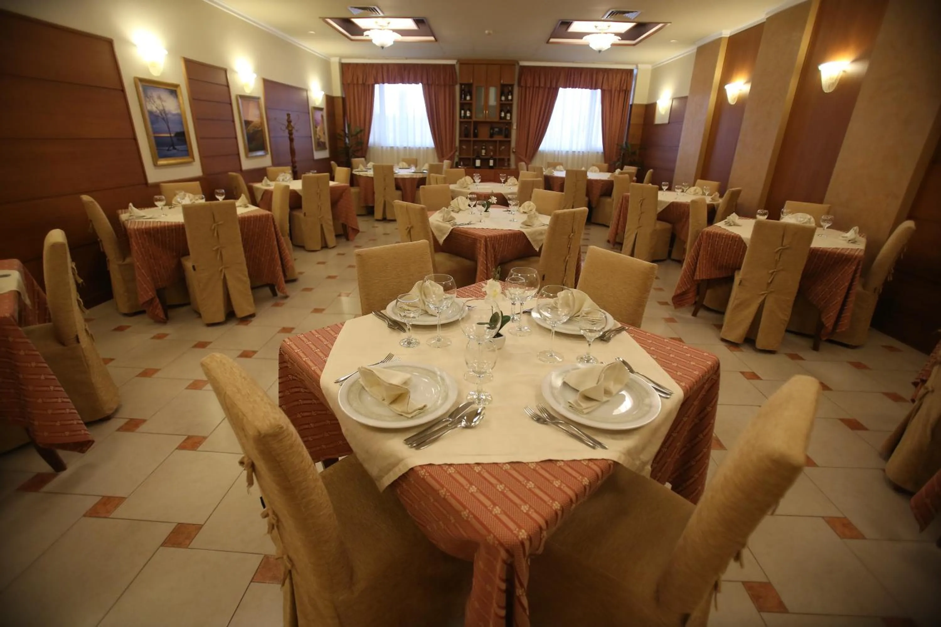 Restaurant/places to eat in Hotel Continental