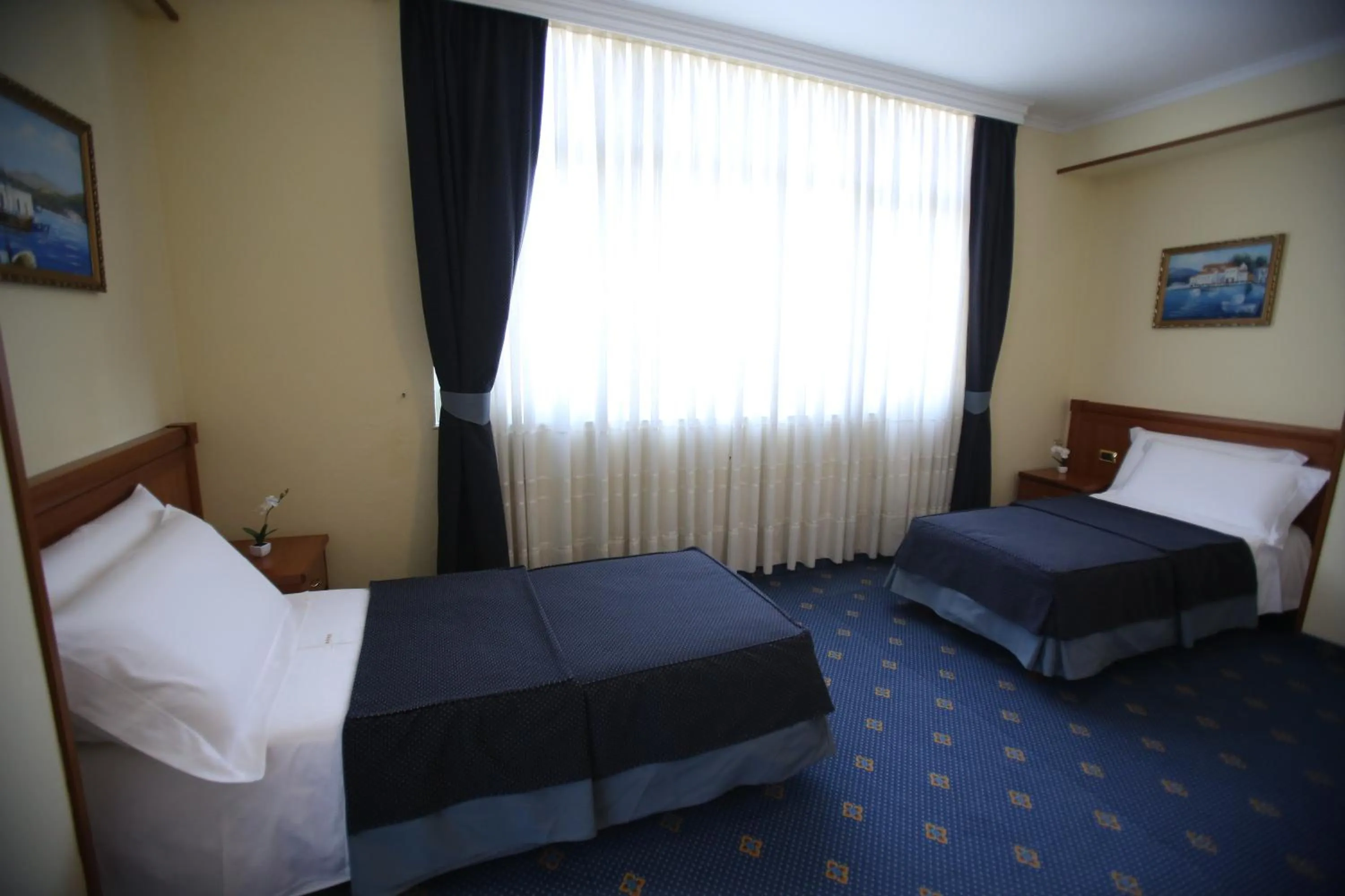 Bedroom, Bed in Hotel Continental