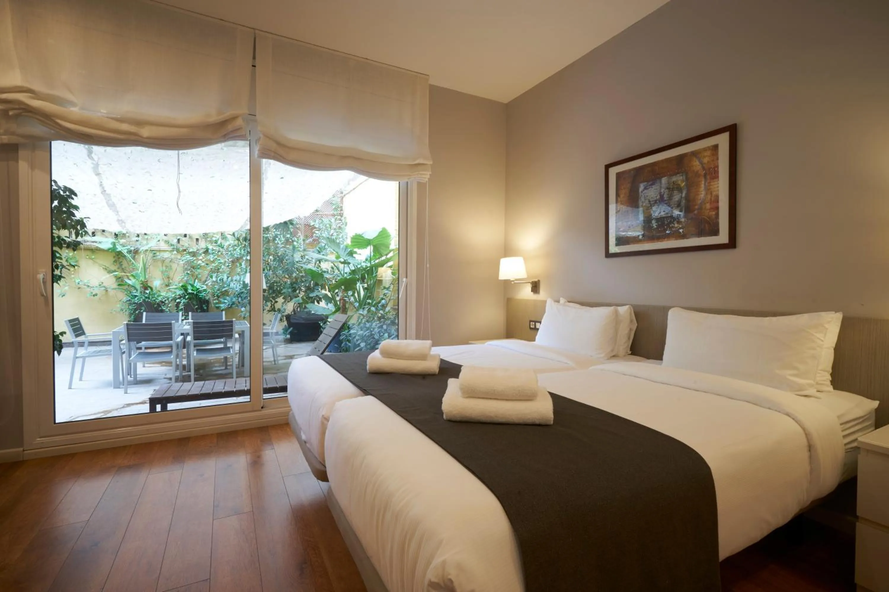 Bedroom, Bed in Bonavista Apartments - Passeig de Gracia