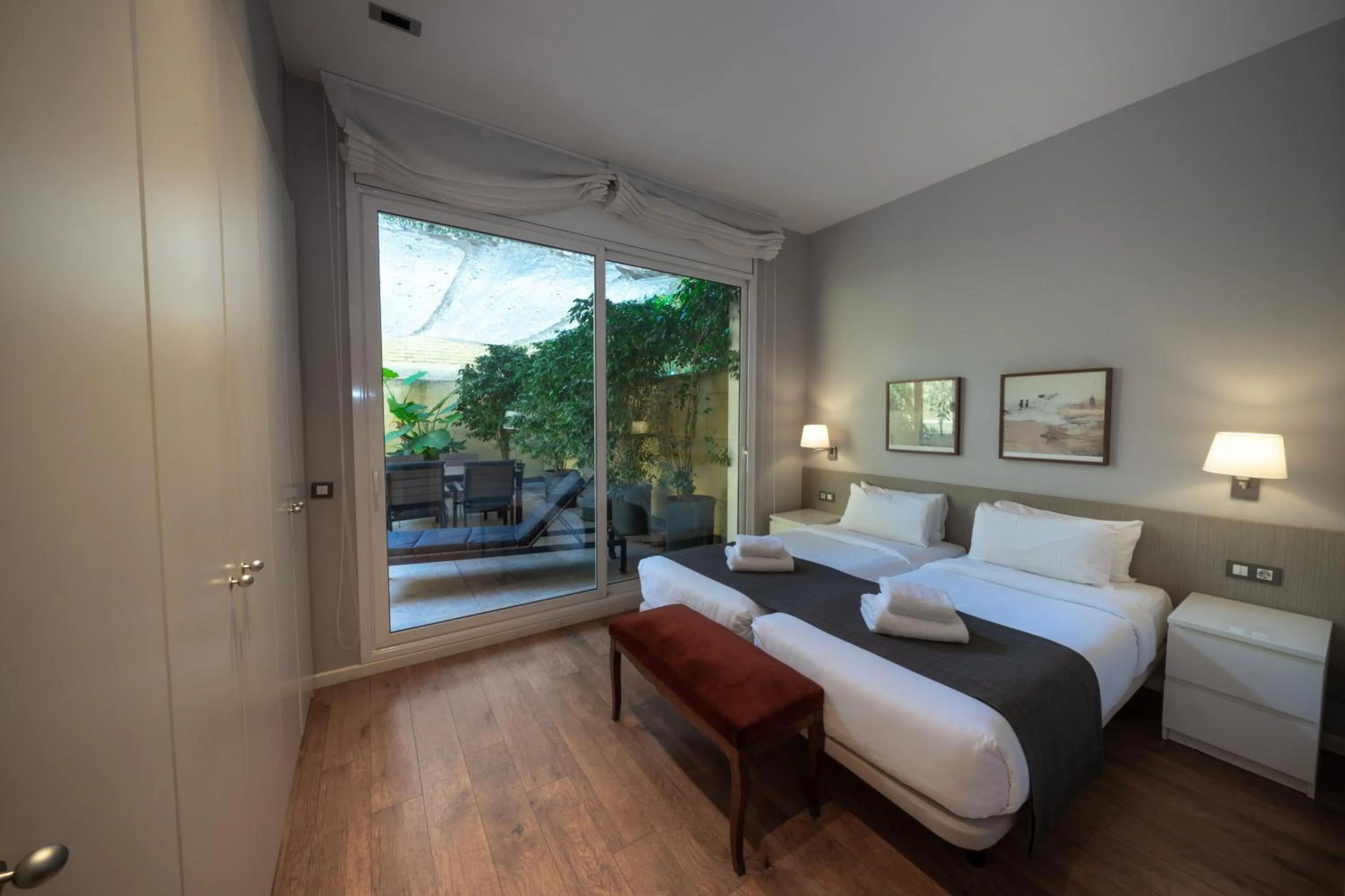 Garden, Bed in Bonavista Apartments - Passeig de Gracia