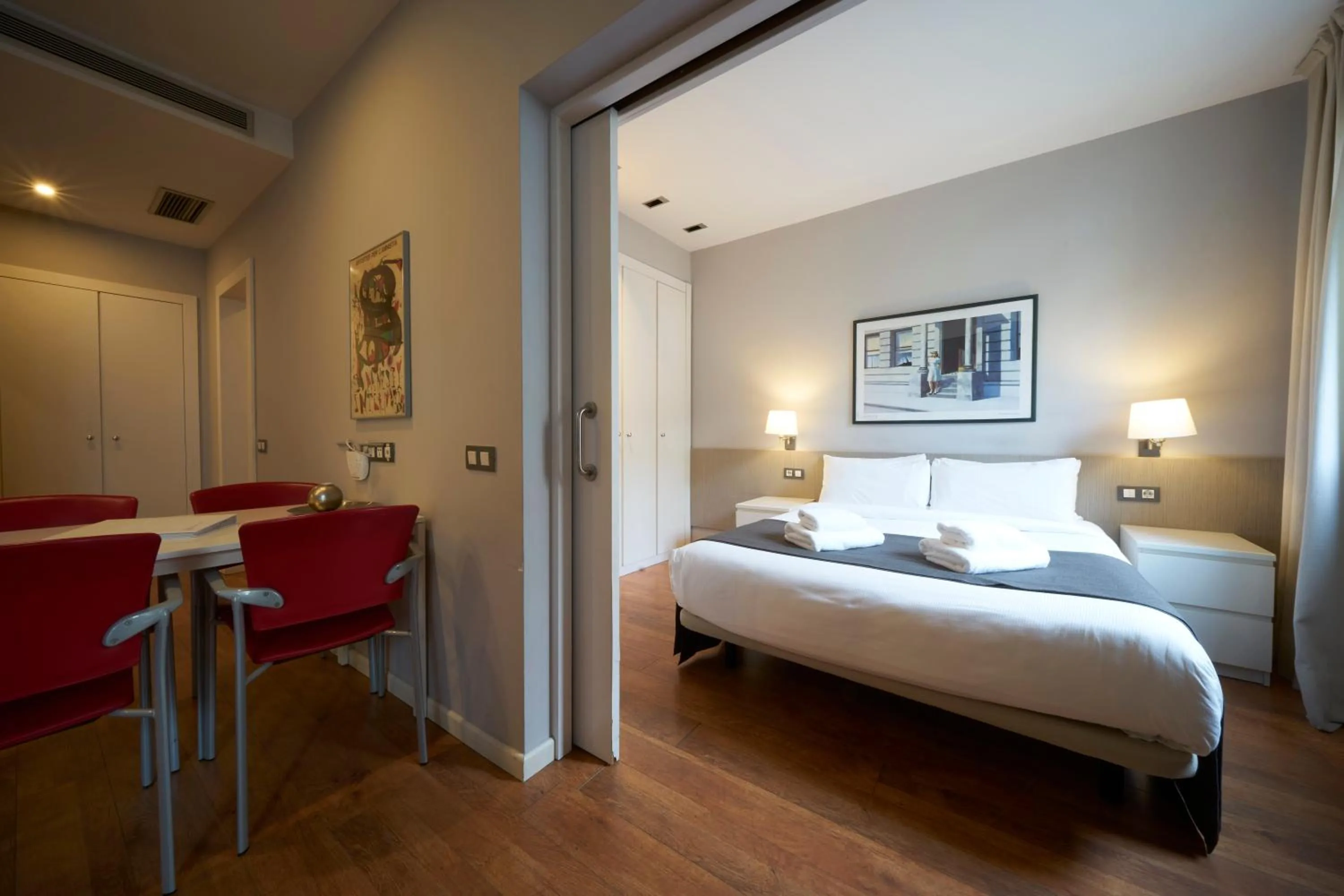 Bedroom, Bed in Bonavista Apartments - Passeig de Gracia