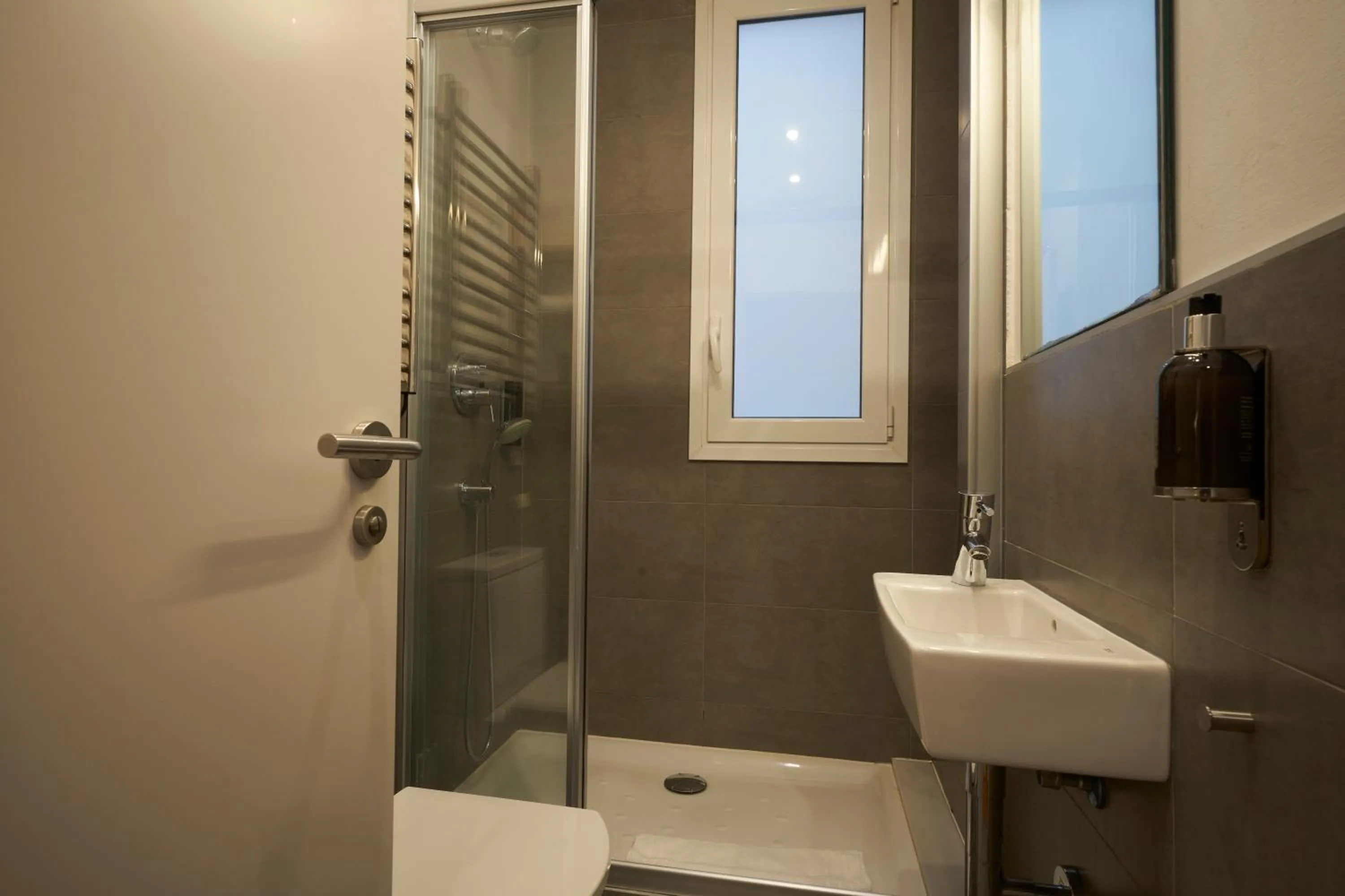 Shower in Bonavista Apartments - Passeig de Gracia